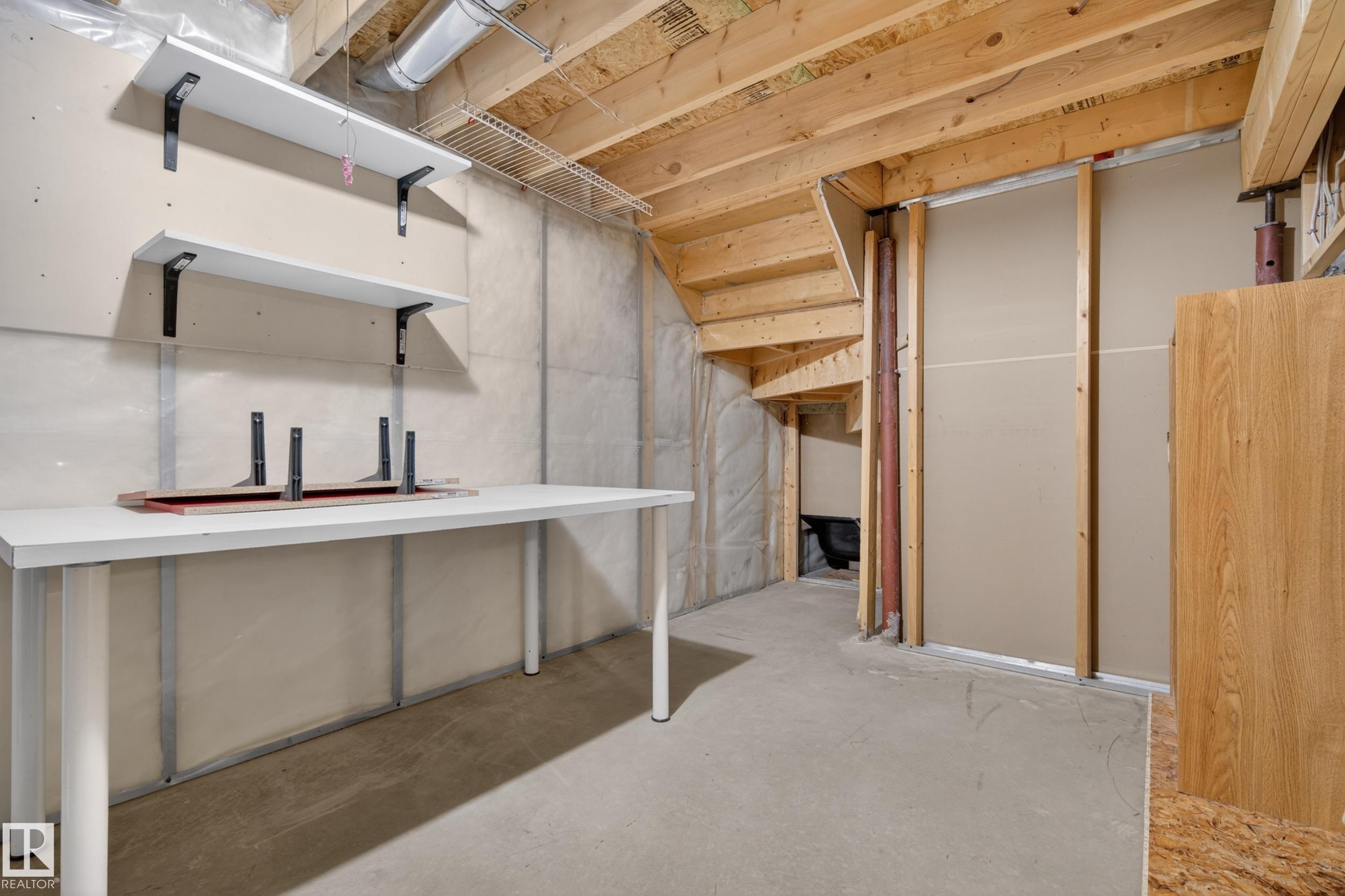 8915 7 Avenue, Edmonton, AB - Indoor