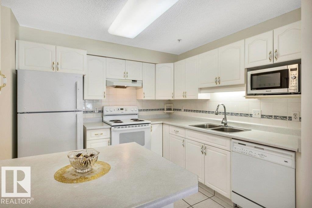 114 17150 94A Ave, Edmonton, AB - Indoor Photo Showing Kitchen With Double Sink
