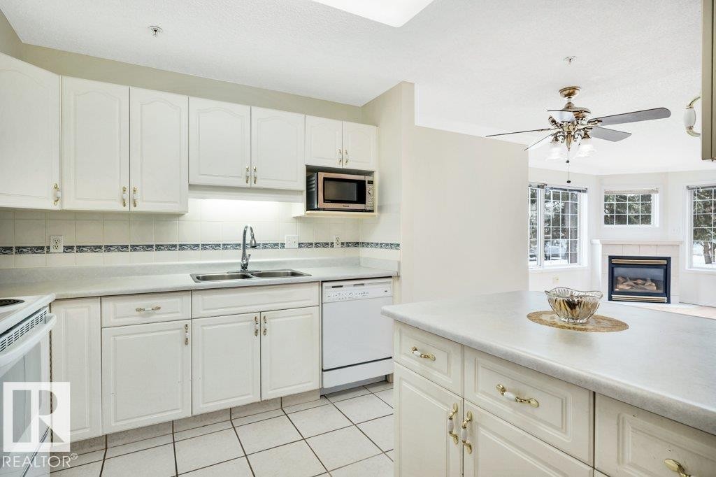 114 17150 94A Ave, Edmonton, AB - Indoor Photo Showing Kitchen With Double Sink