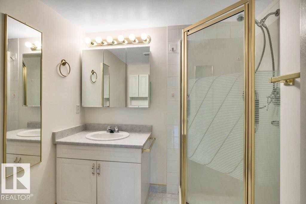 114 17150 94A Ave, Edmonton, AB - Indoor Photo Showing Bathroom