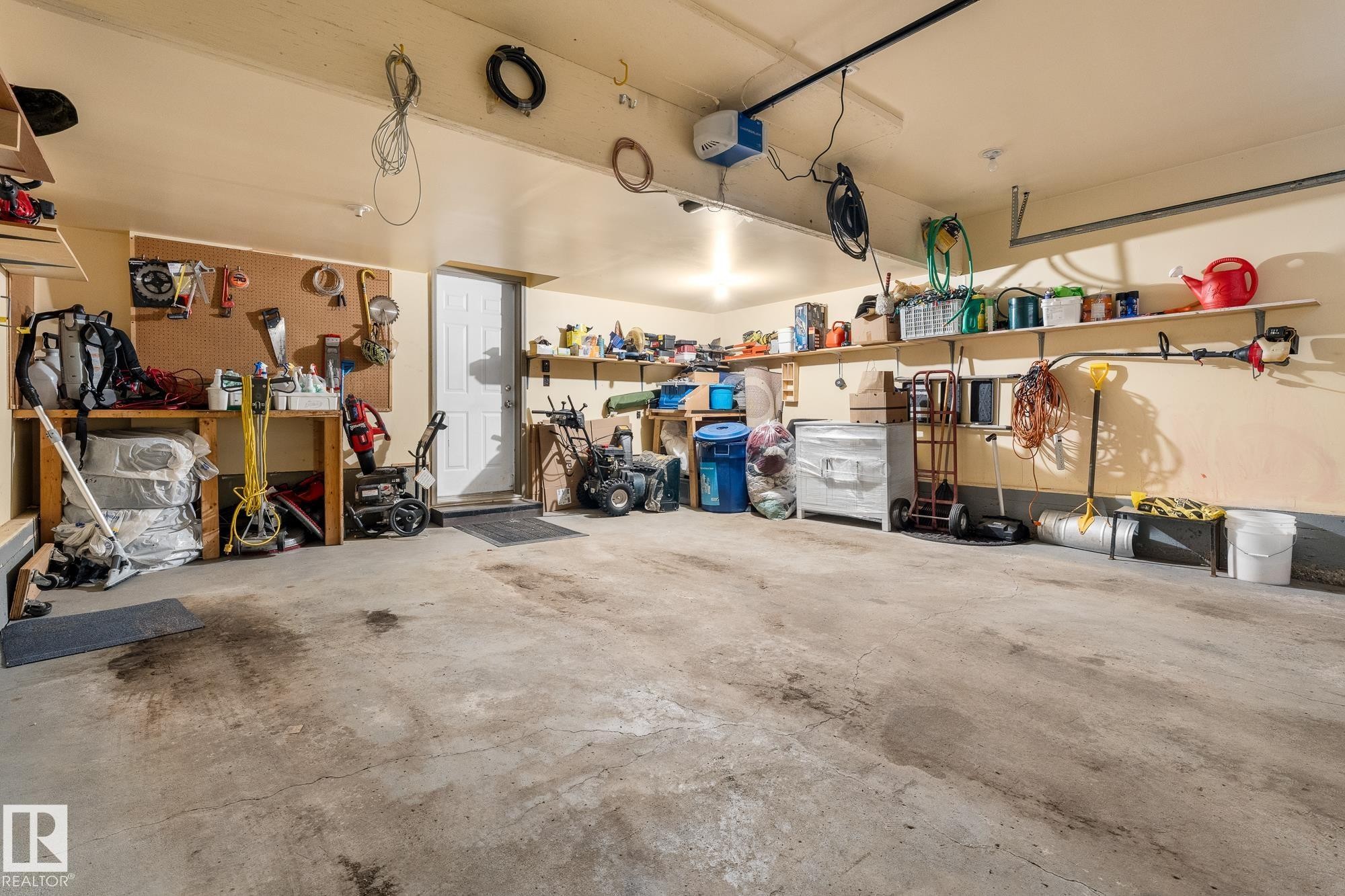 13148 151 Avenue, Edmonton, AB - Indoor Photo Showing Garage