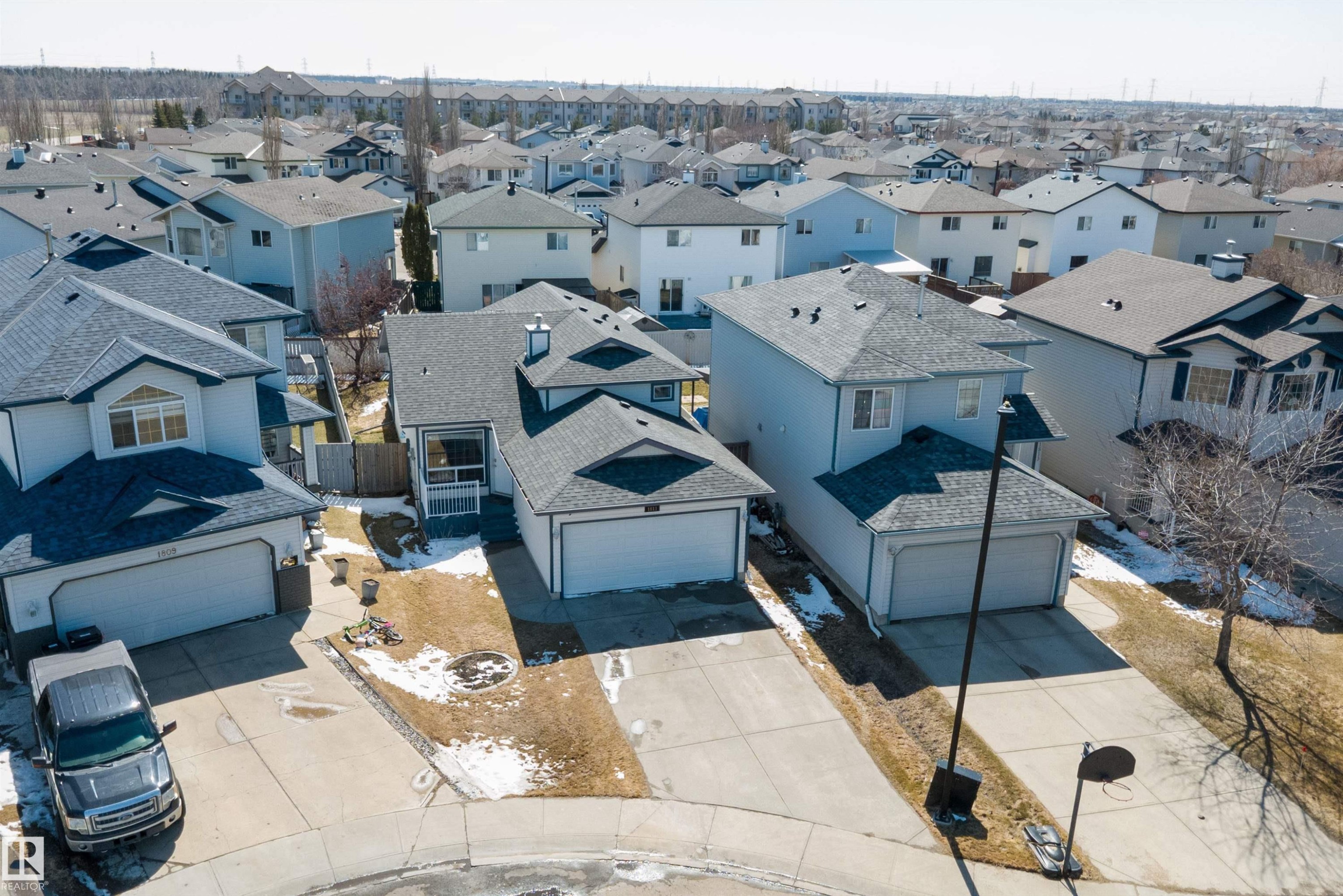 Residential neighborhood featuring multiple detached homes with attached garages, shingled roofs, and concrete driveways - 1811 37 Avenue, Edmonton, AB - Outdoor