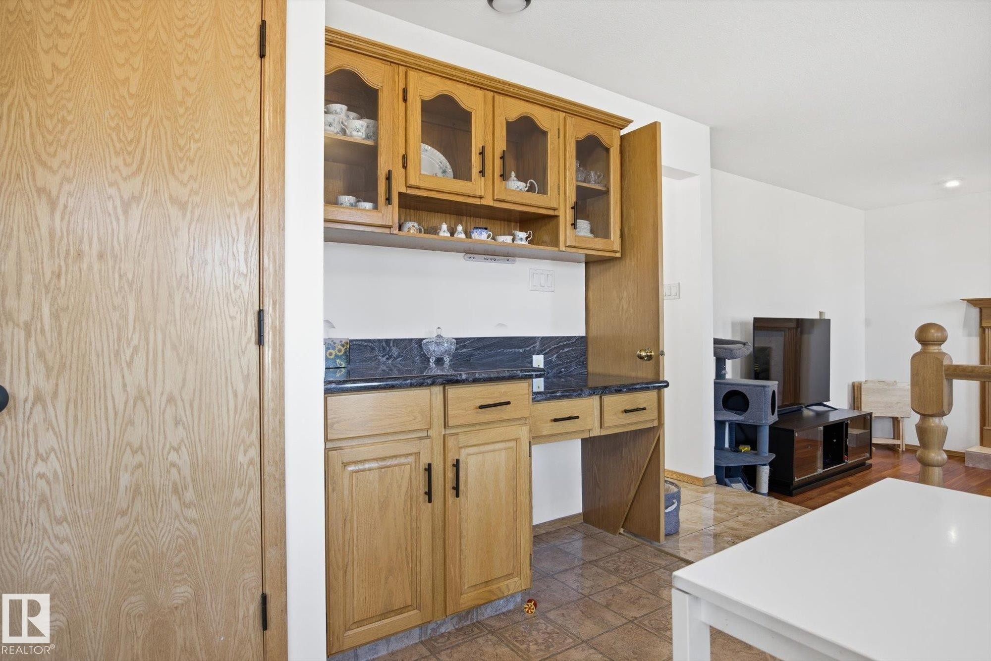 7220 157 Avenue, Edmonton, AB - Indoor