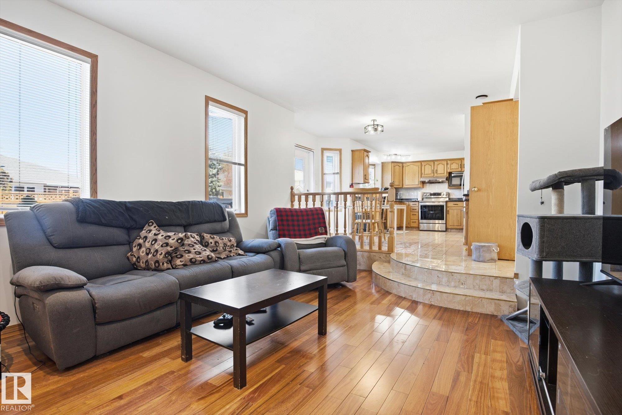 7220 157 Avenue, Edmonton, AB - Indoor Photo Showing Living Room