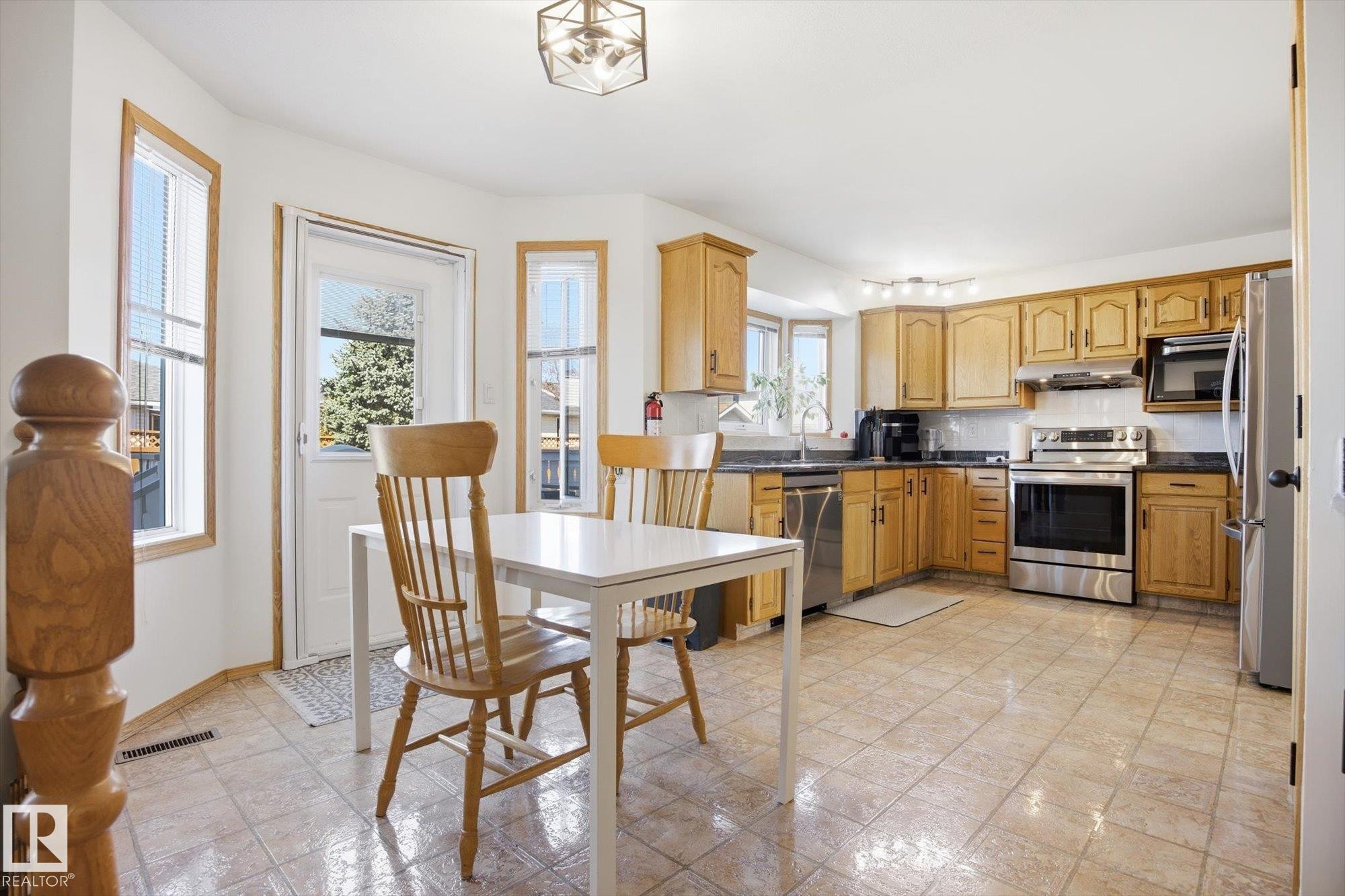 7220 157 Avenue, Edmonton, AB - Indoor