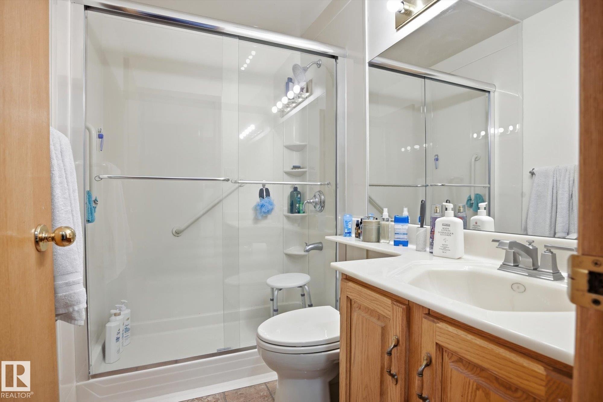 7220 157 Avenue, Edmonton, AB - Indoor Photo Showing Bathroom