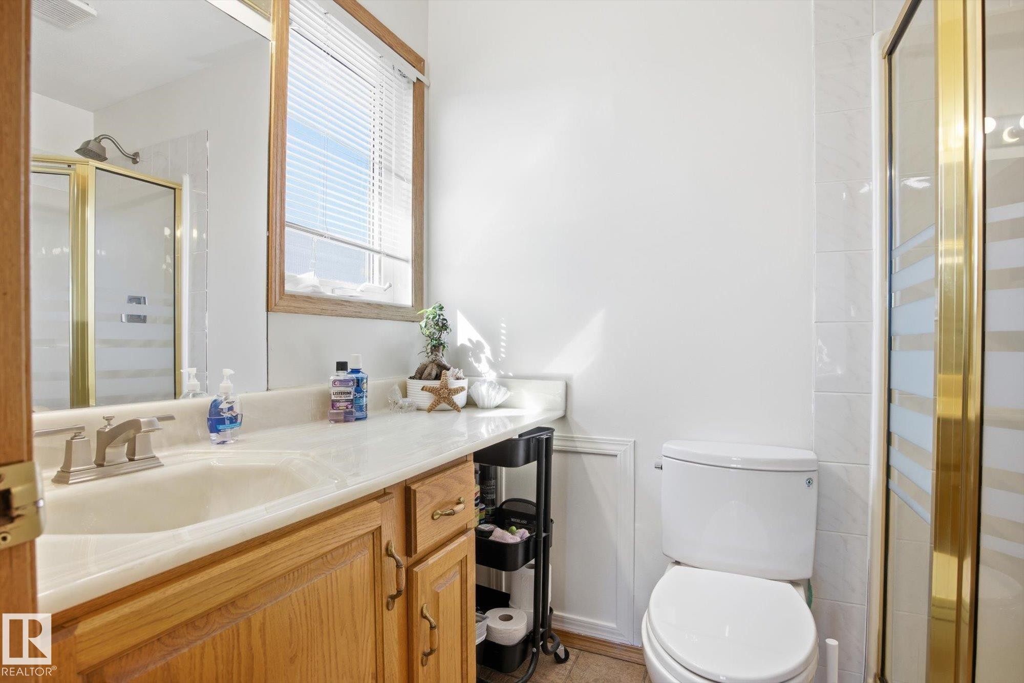 7220 157 Avenue, Edmonton, AB - Indoor Photo Showing Bathroom