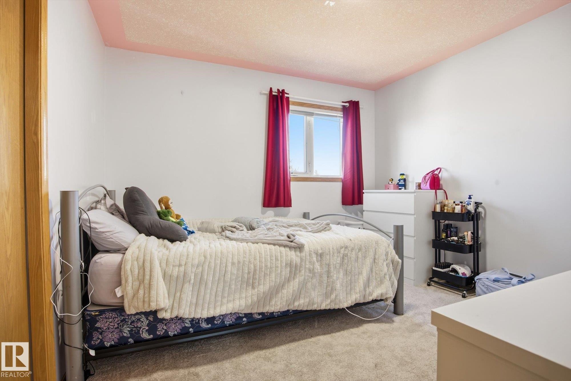 7220 157 Avenue, Edmonton, AB - Indoor Photo Showing Bedroom