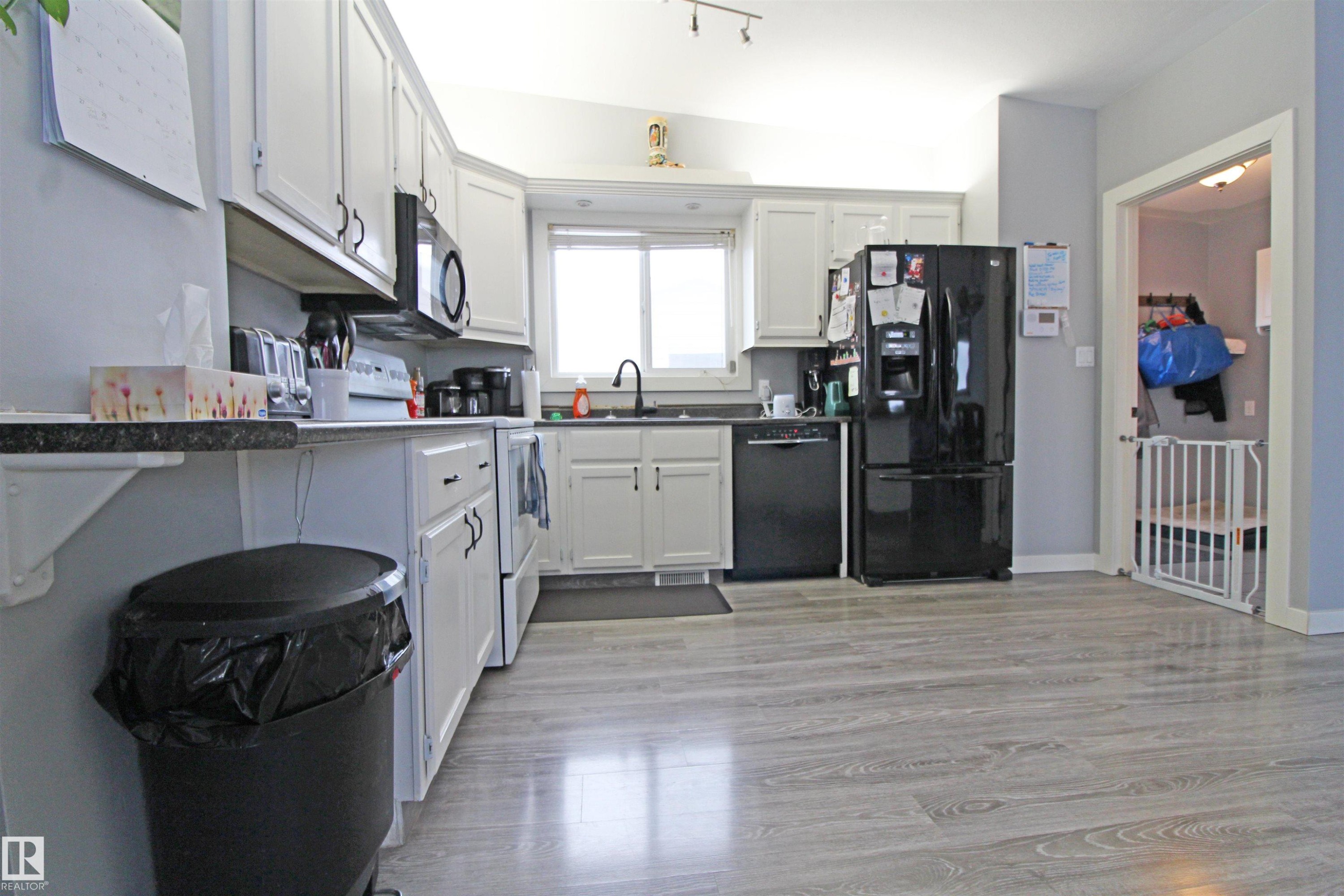 5347 36 Ave, Wetaskiwin, AB - Indoor Photo Showing Kitchen