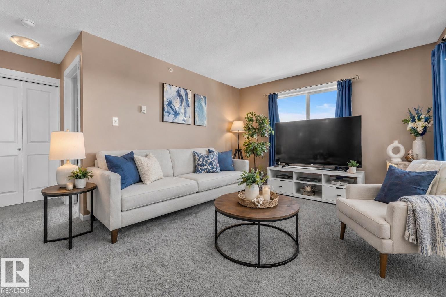 424 18126 77 Street, Edmonton, AB - Indoor Photo Showing Living Room