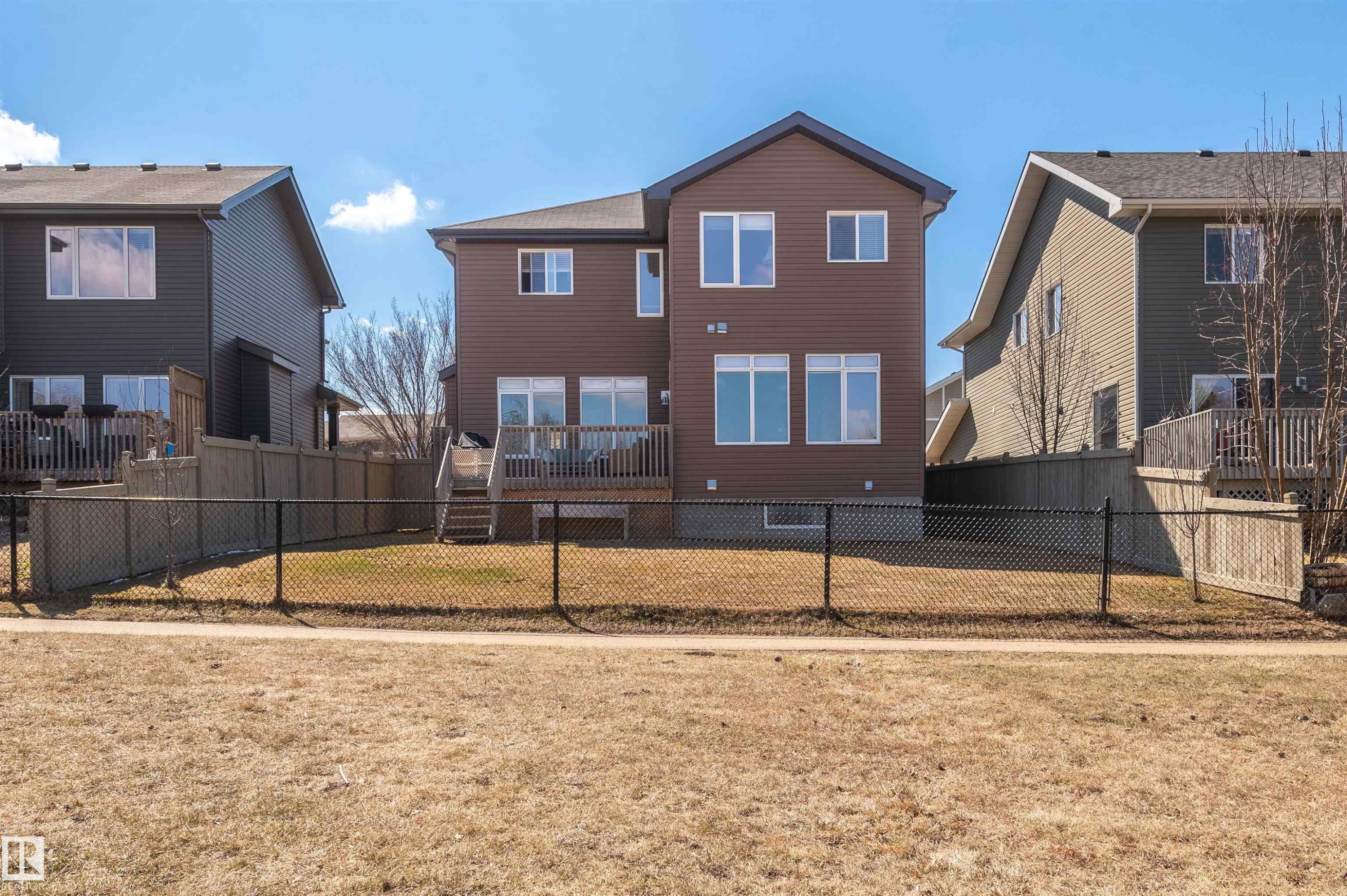 Brown siding exterior with multiple windows - 121 Ellington Crescent, St. Albert, AB - Outdoor