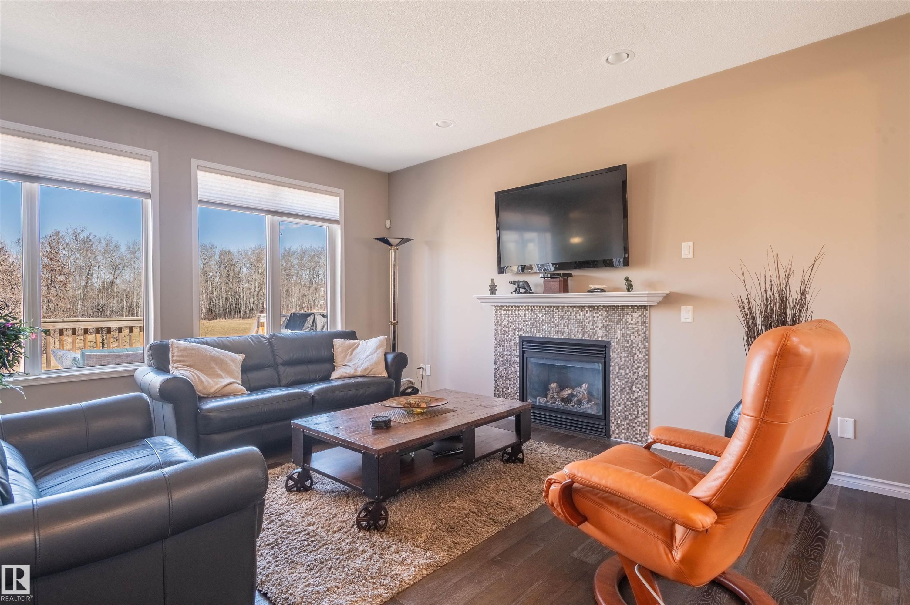 Living area featuring a gas fireplace with mosaic tile surround and a white mantel - 121 Ellington Crescent, St. Albert, AB - Indoor Photo Showing Living Room With Fireplace