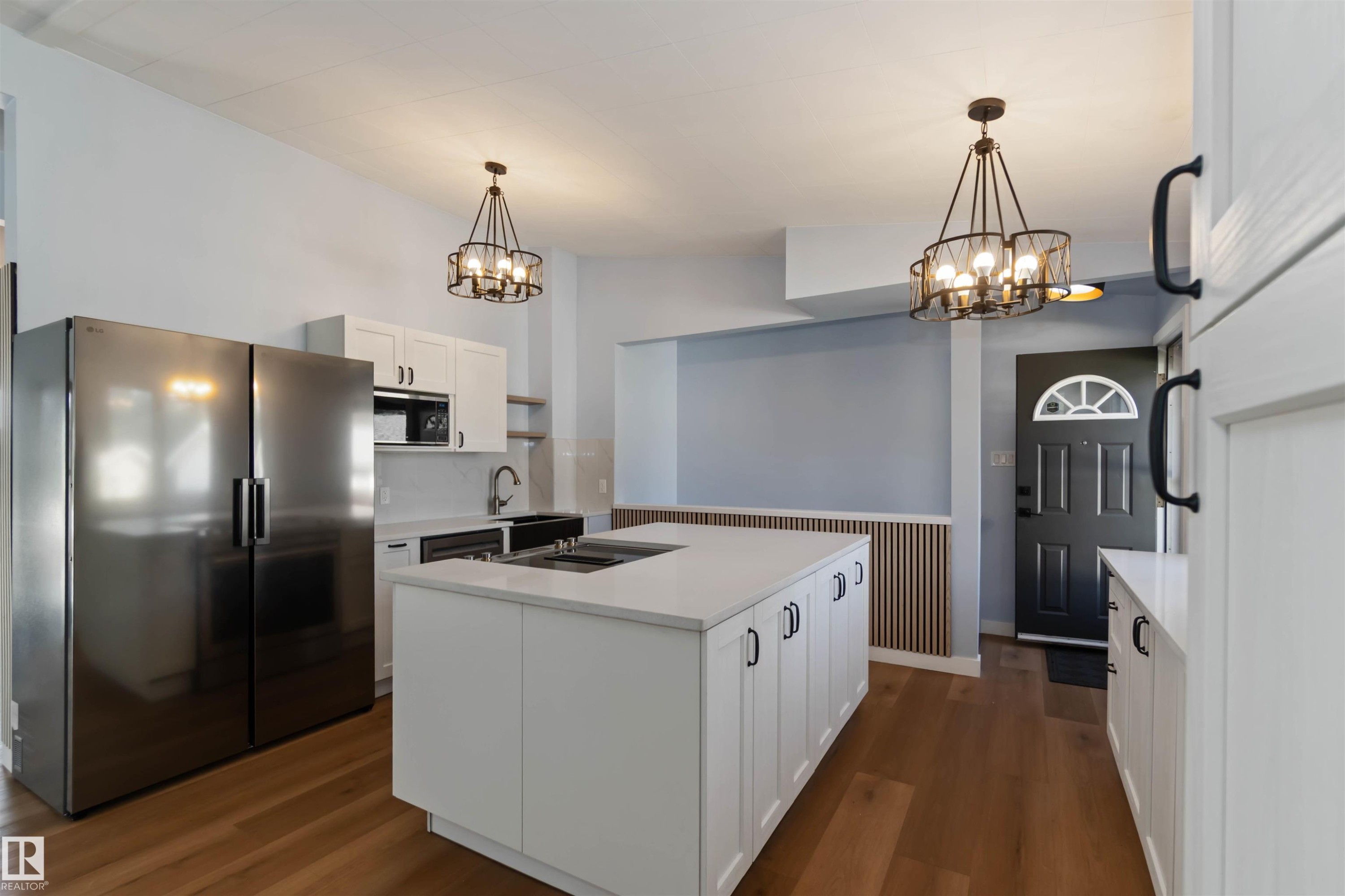 6808 95 Avenue, Edmonton, AB - Indoor Photo Showing Kitchen
