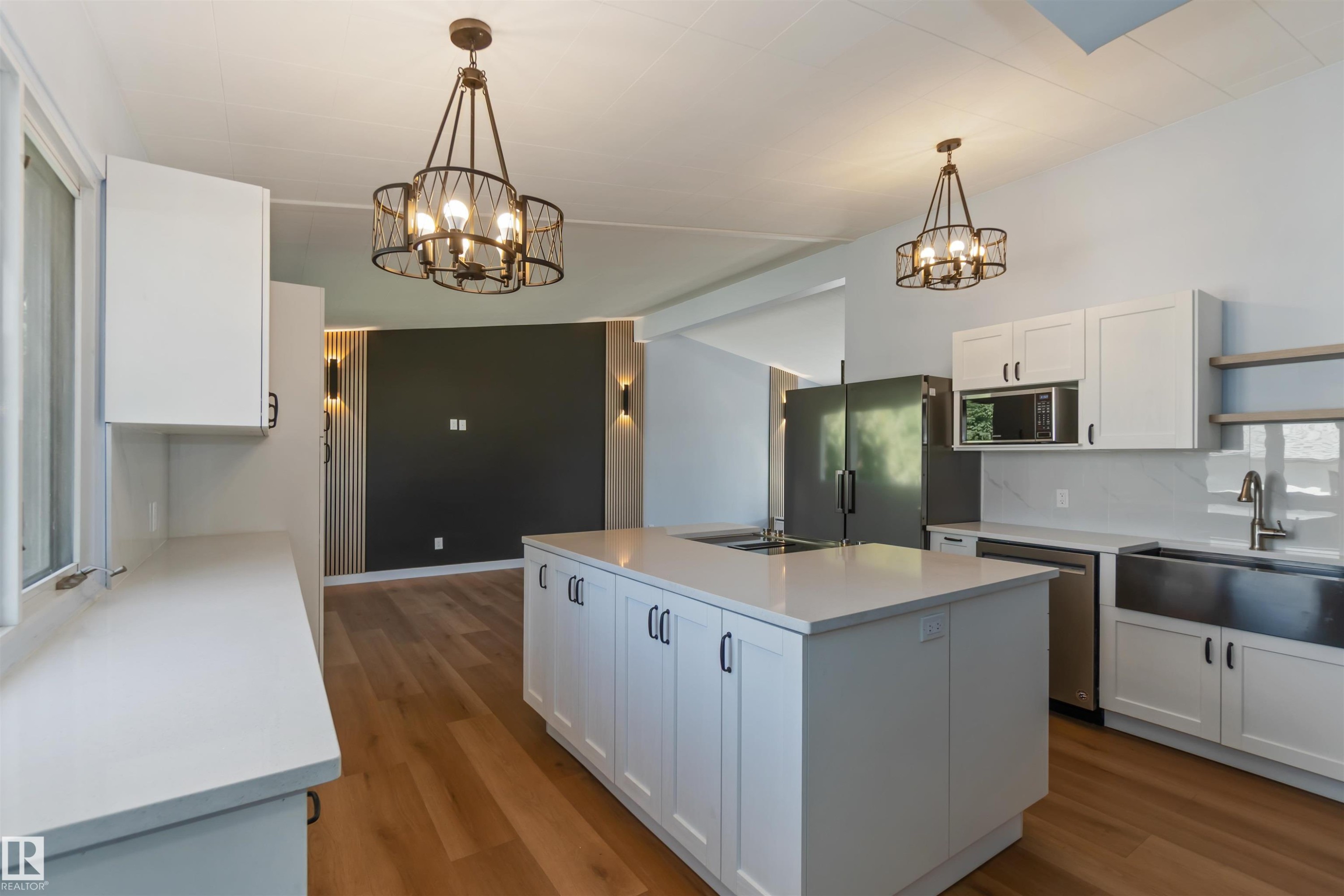 6808 95 Avenue, Edmonton, AB - Indoor Photo Showing Kitchen