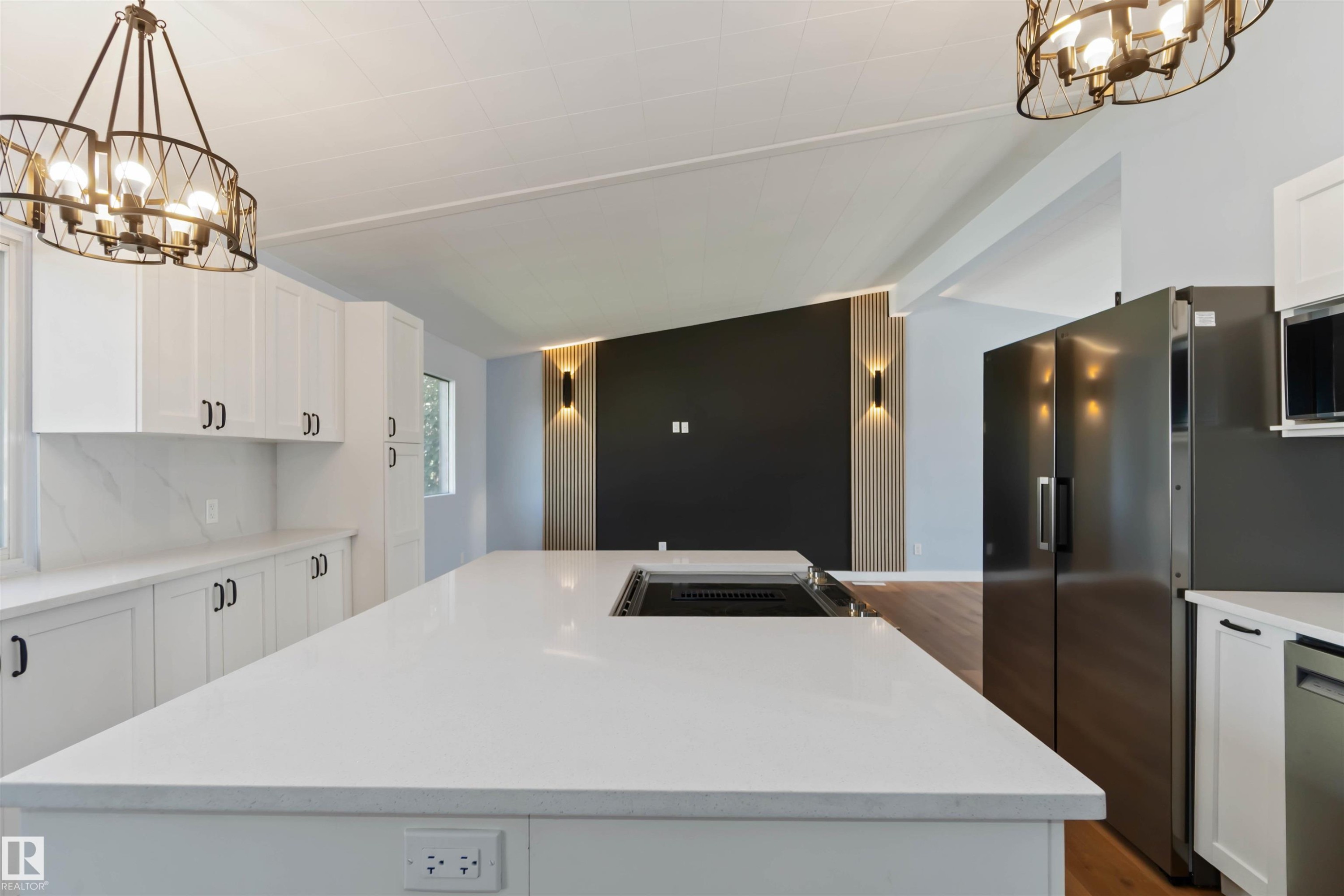 6808 95 Avenue, Edmonton, AB - Indoor Photo Showing Kitchen