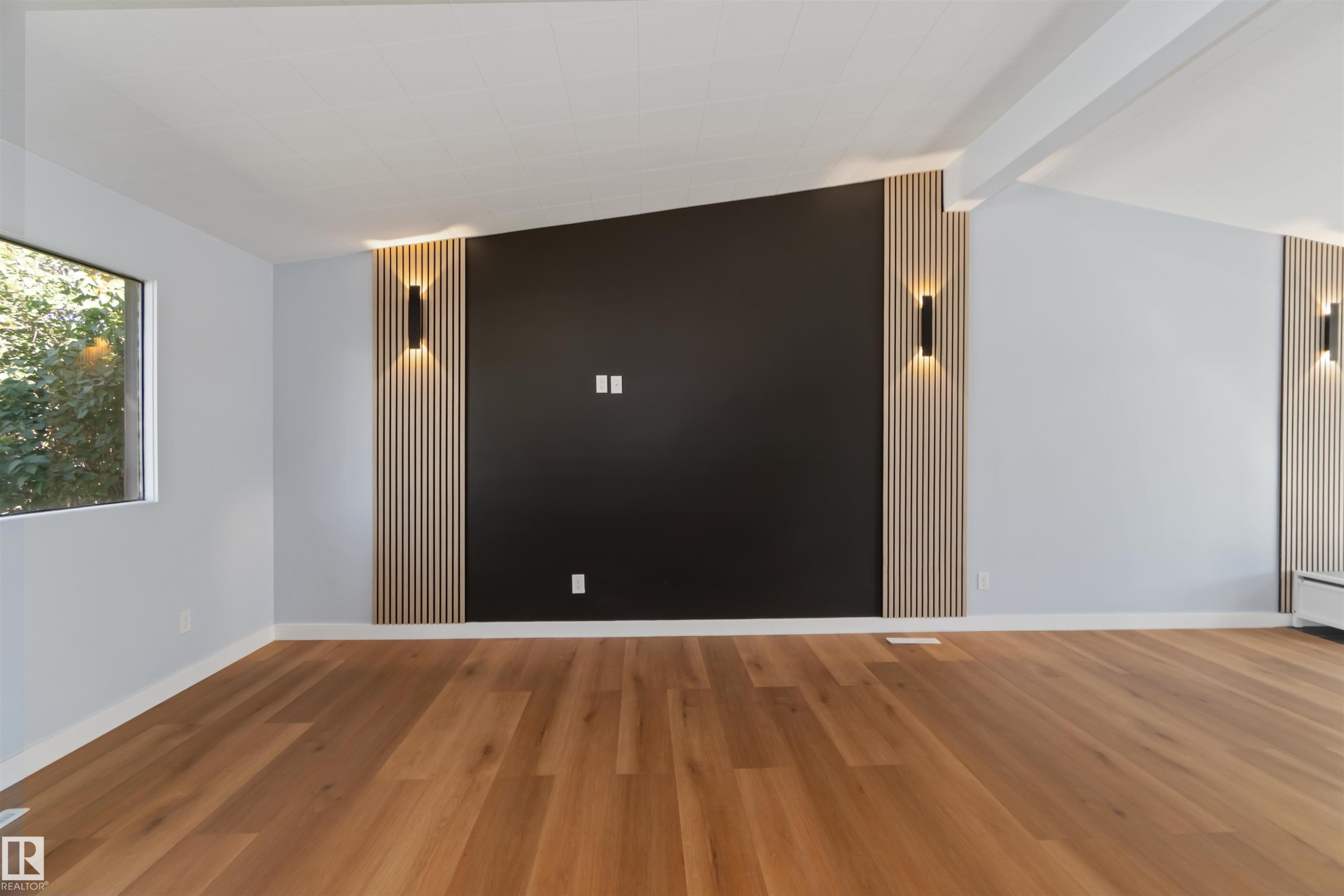 6808 95 Avenue, Edmonton, AB - Indoor Photo Showing Other Room