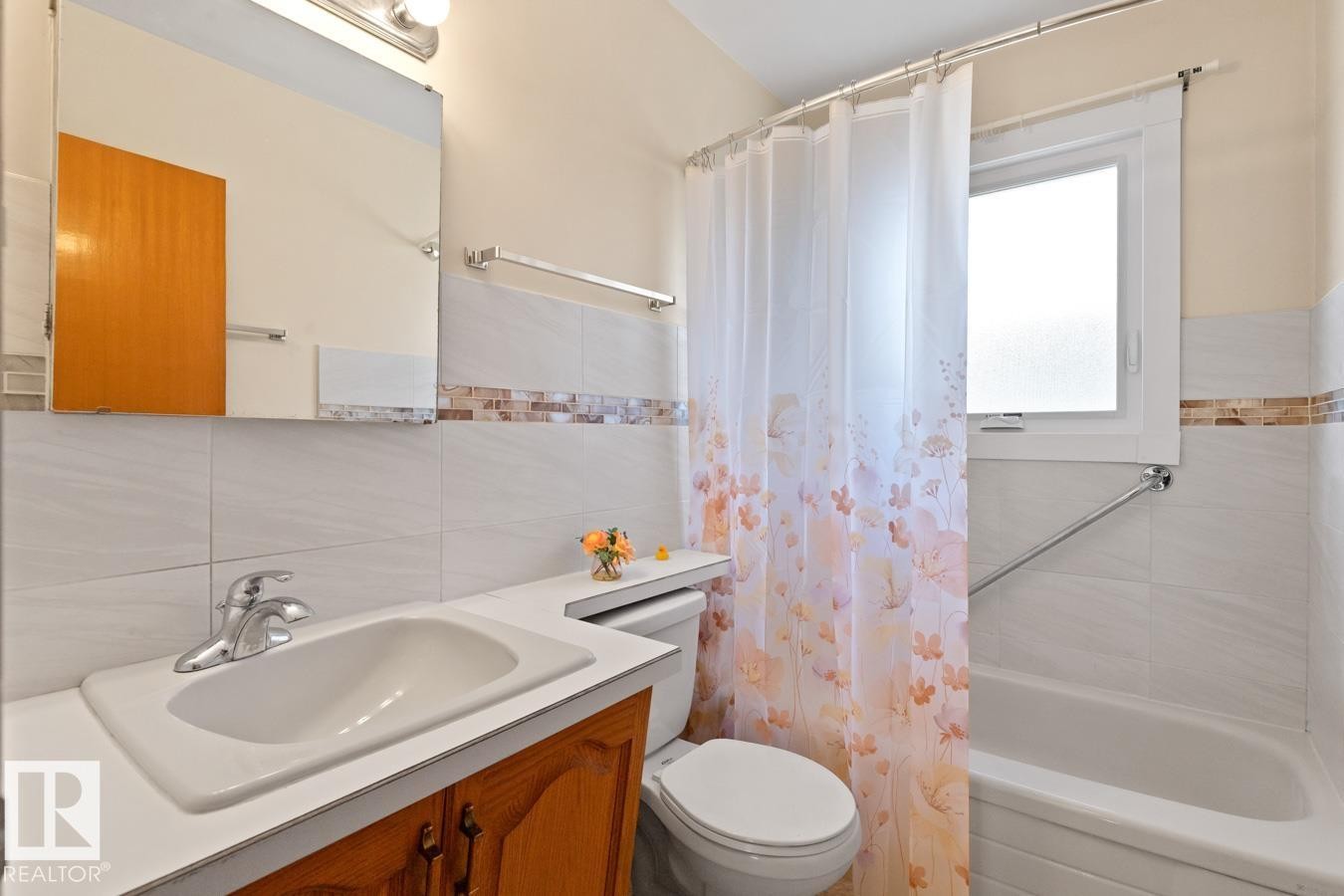 10307 73 Street, Edmonton, AB - Indoor Photo Showing Bathroom