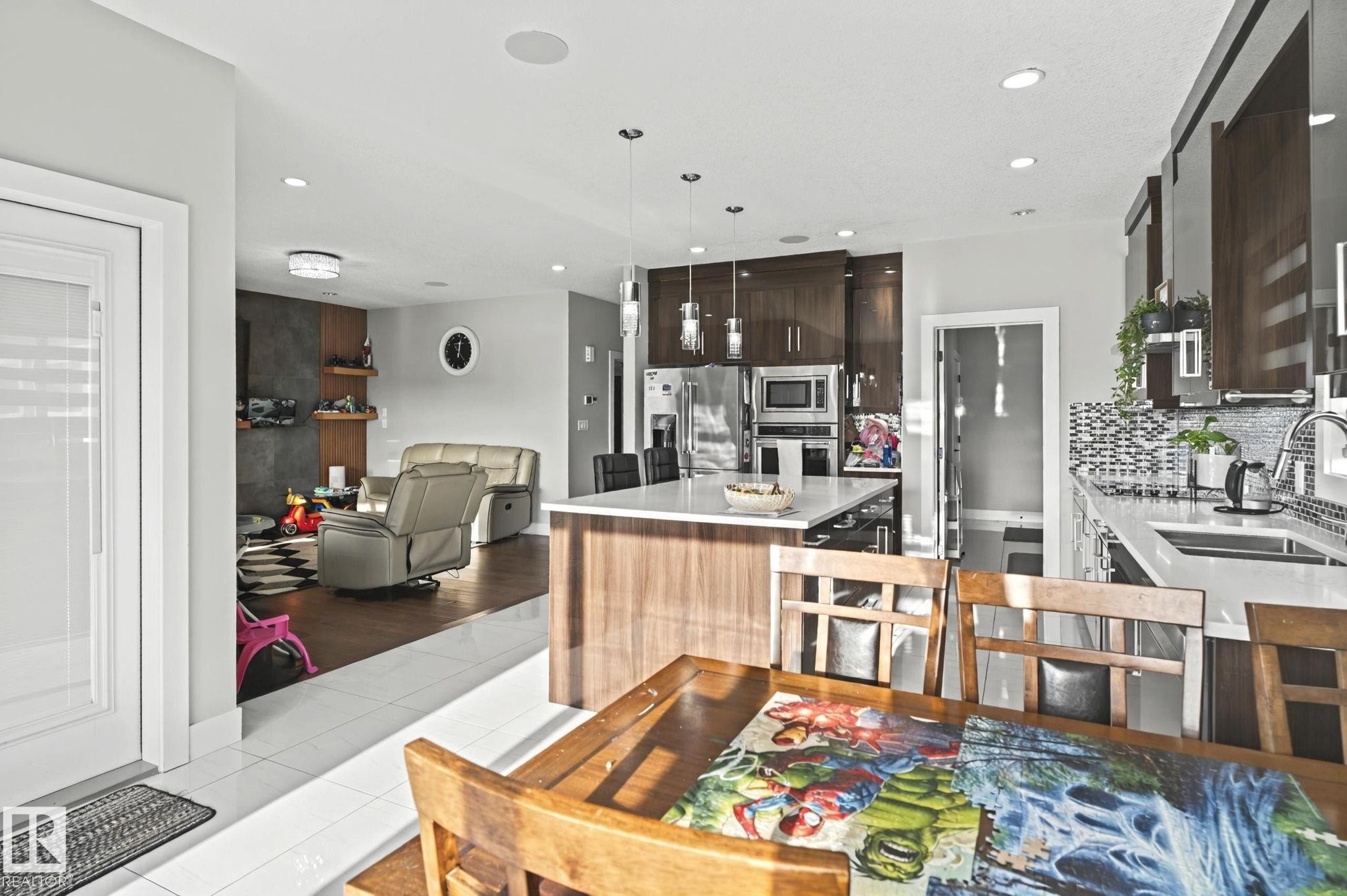 4119 7 Avenue, Edmonton, AB - Indoor Photo Showing Kitchen With Double Sink With Upgraded Kitchen