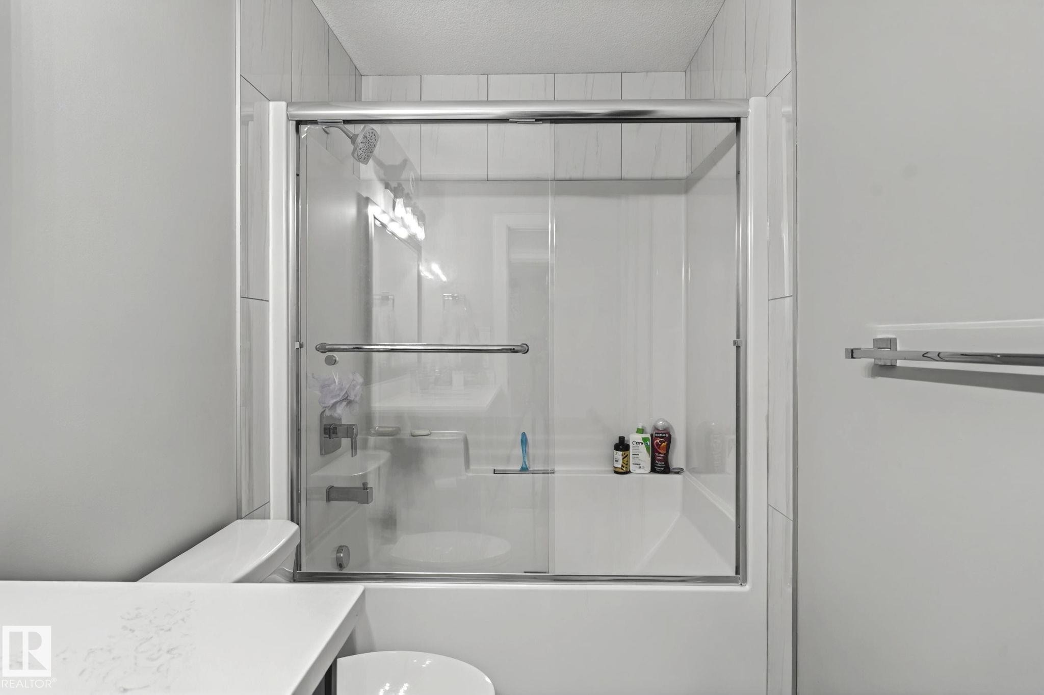 4119 7 Avenue, Edmonton, AB - Indoor Photo Showing Bathroom