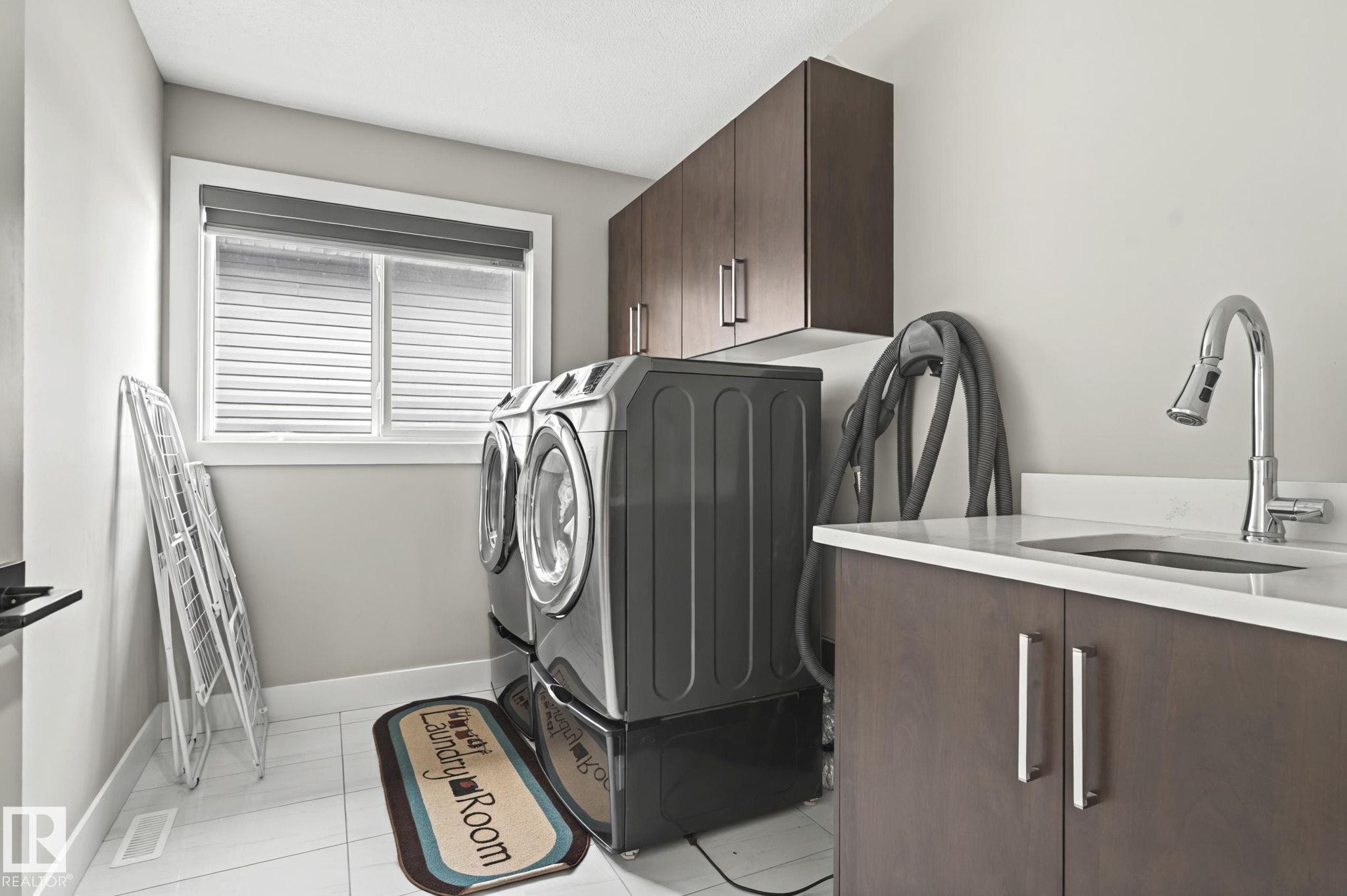4119 7 Avenue, Edmonton, AB - Indoor Photo Showing Laundry Room