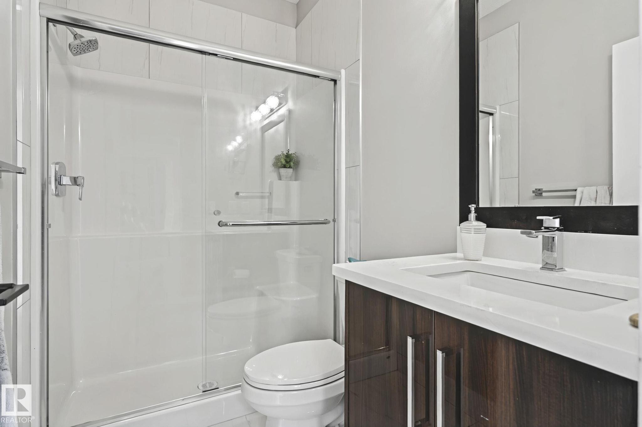 4119 7 Avenue, Edmonton, AB - Indoor Photo Showing Bathroom