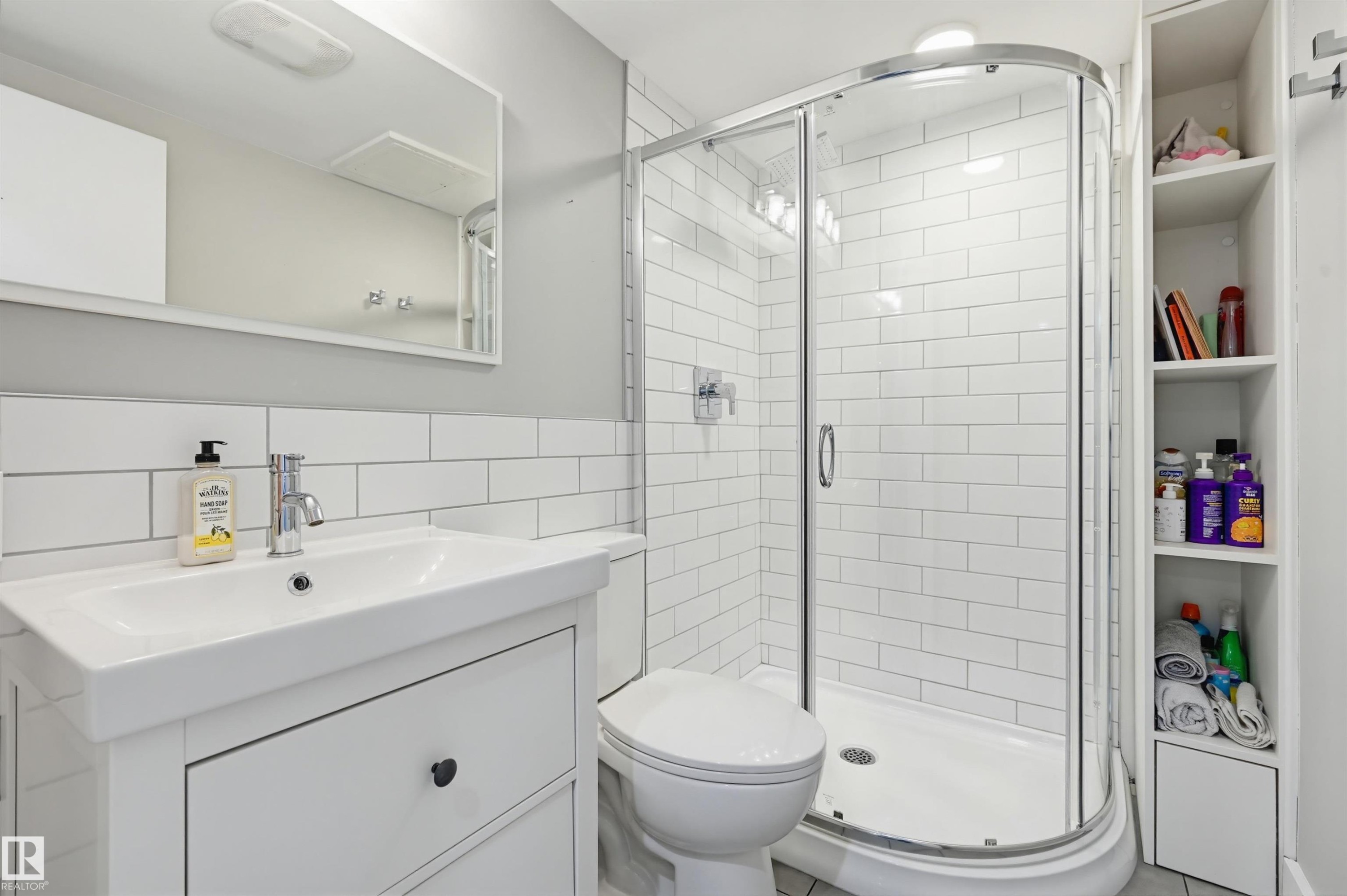 139 Wolf Willow Crescent, Edmonton, AB - Indoor Photo Showing Bathroom
