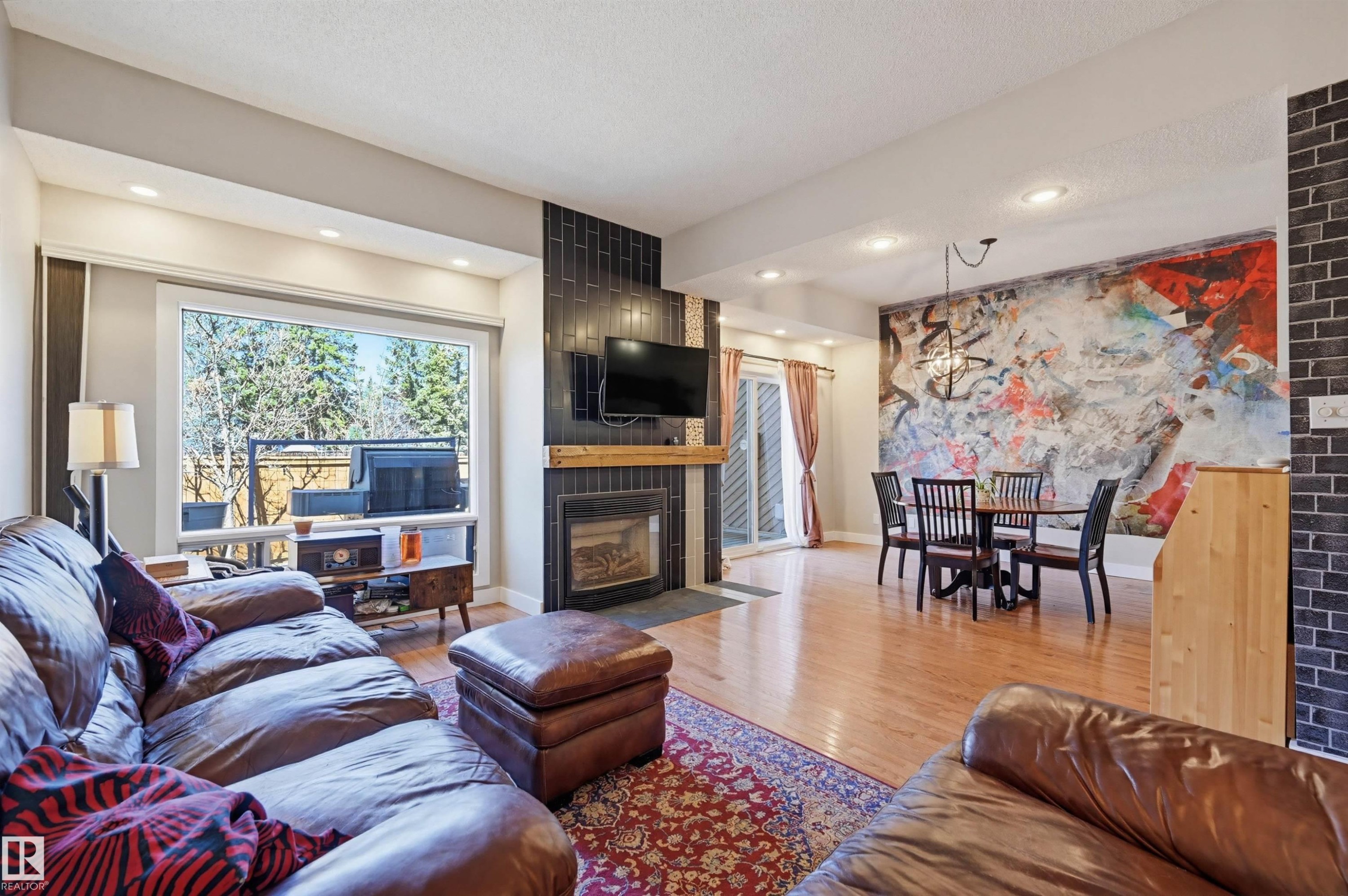 139 Wolf Willow Crescent, Edmonton, AB - Indoor Photo Showing Living Room With Fireplace