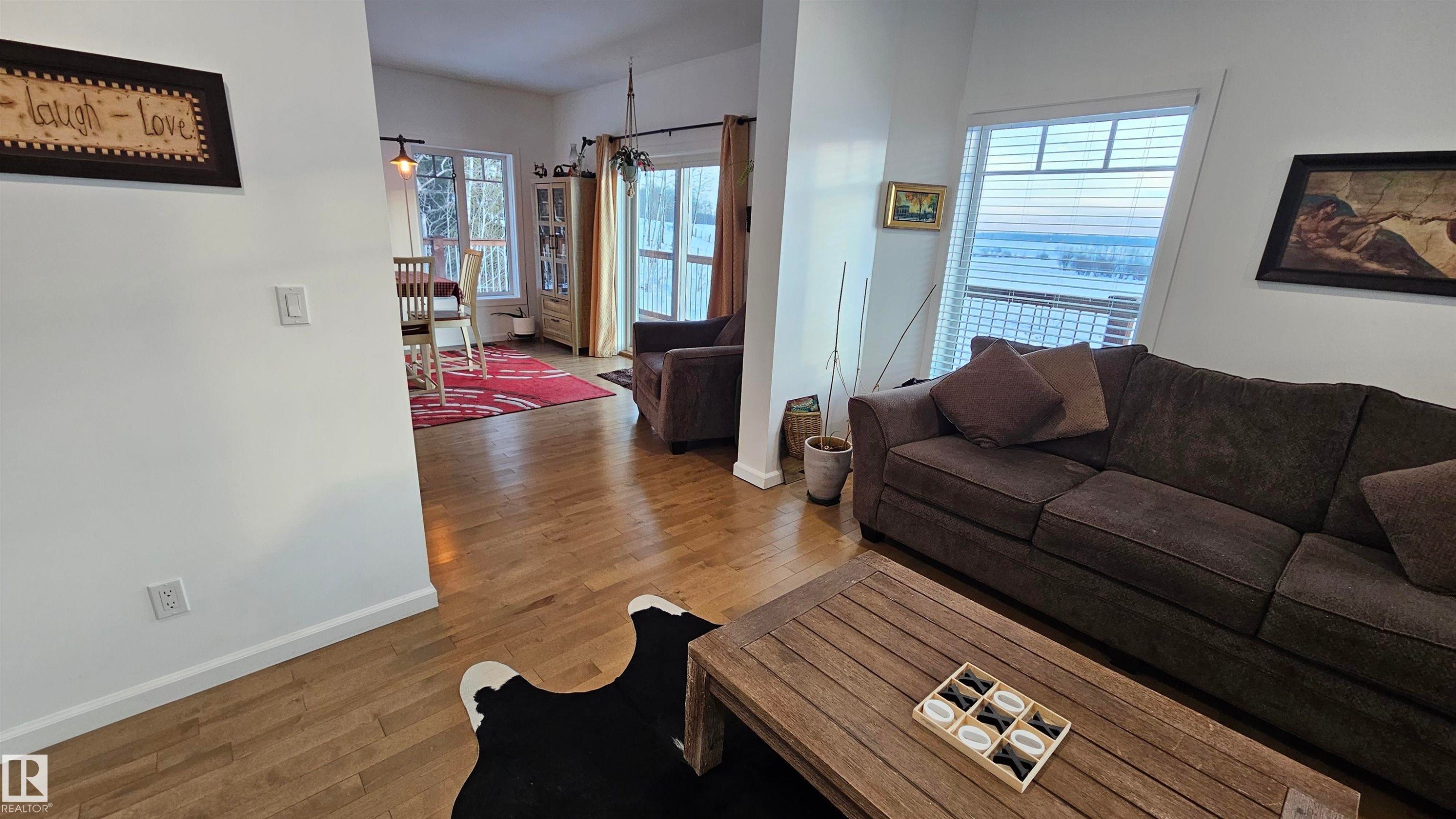 58513 Range Road 231, Rural Thorhild County, AB - Indoor Photo Showing Living Room