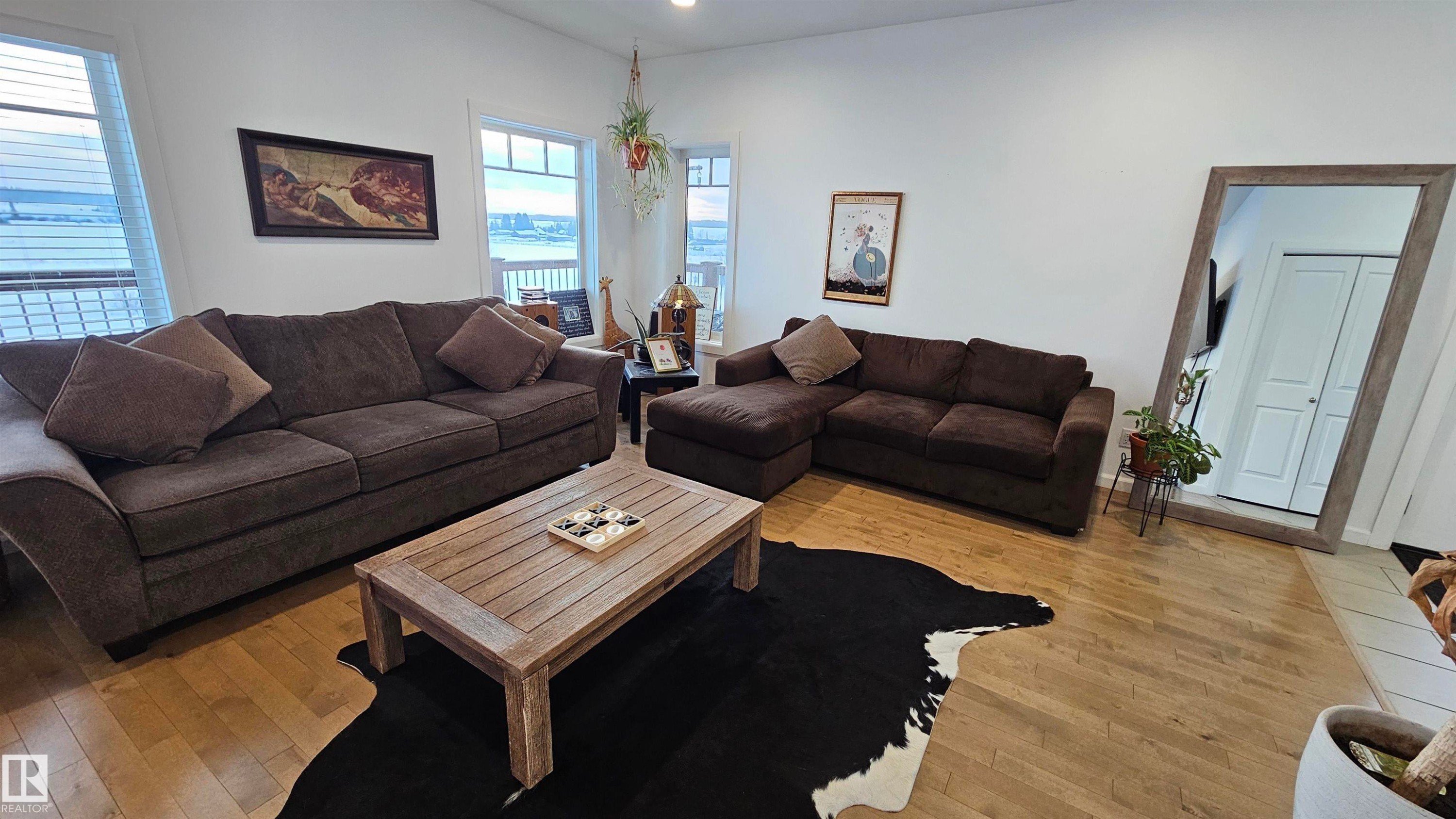 58513 Range Road 231, Rural Thorhild County, AB - Indoor Photo Showing Living Room