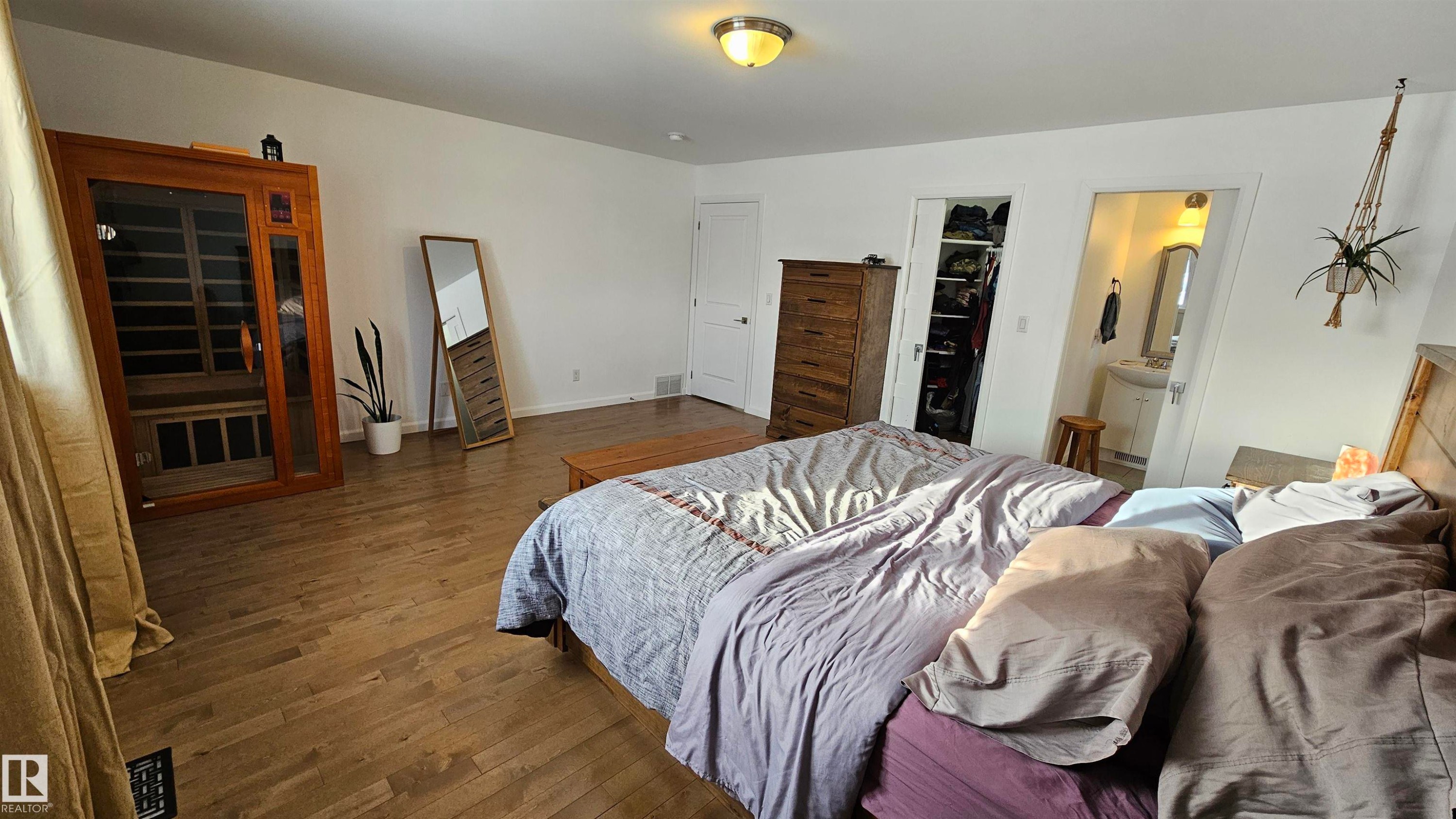 58513 Range Road 231, Rural Thorhild County, AB - Indoor Photo Showing Bedroom
