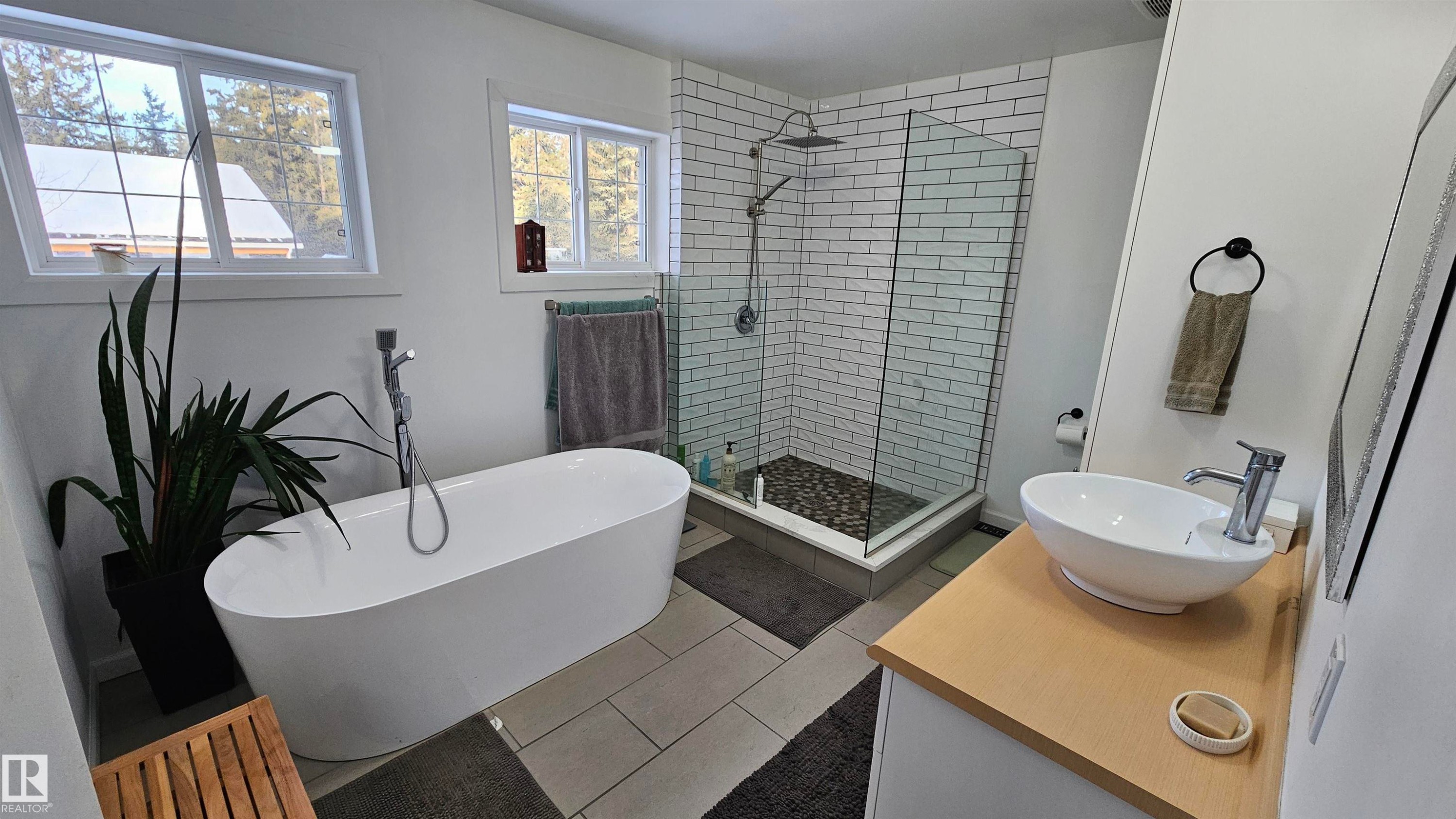 2nd floor luxruy bath with walk in shower and soaker tub - 58513 Range Road 231, Rural Thorhild County, AB - Indoor Photo Showing Bathroom
