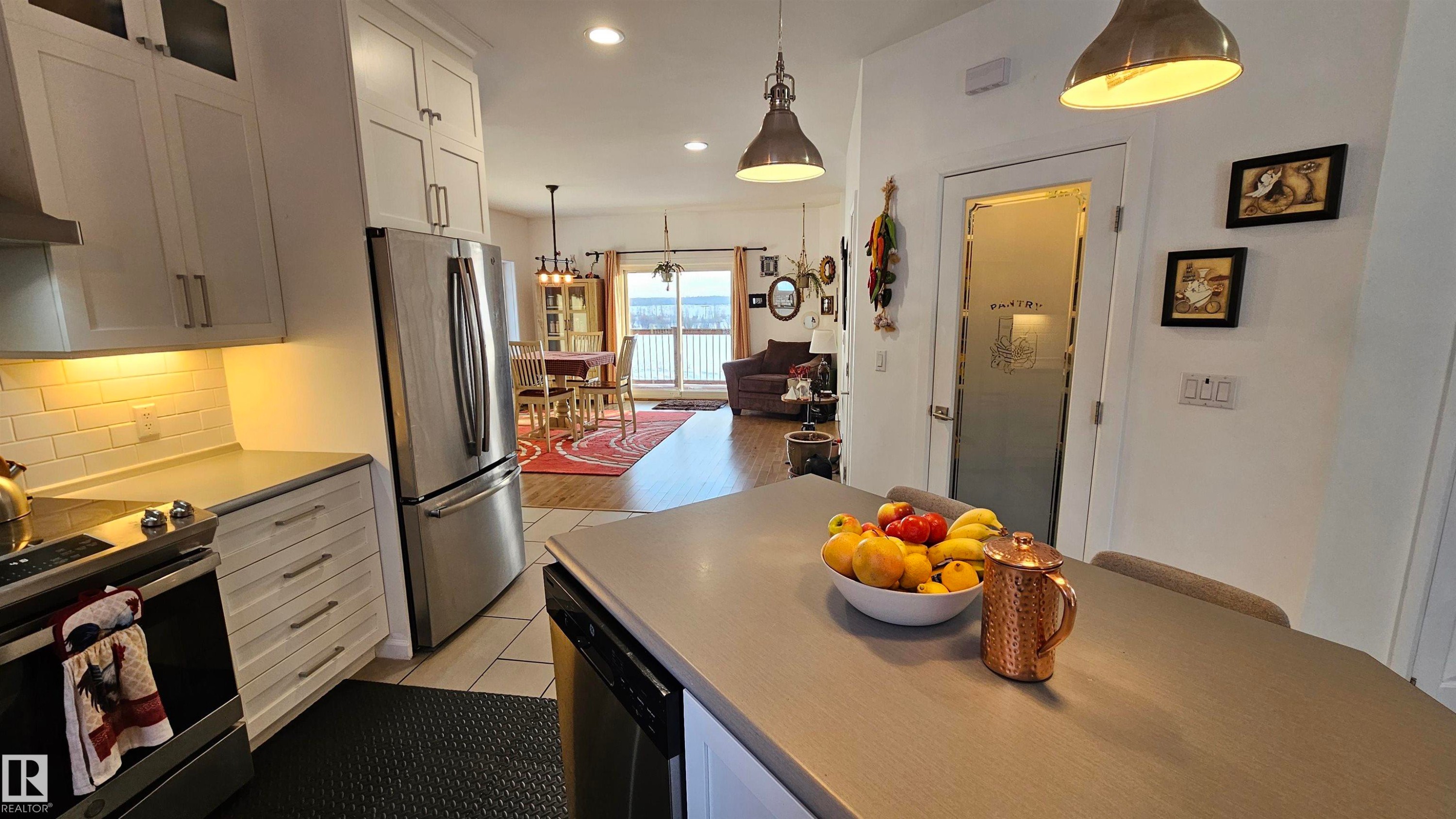 58513 Range Road 231, Rural Thorhild County, AB - Indoor Photo Showing Kitchen With Upgraded Kitchen