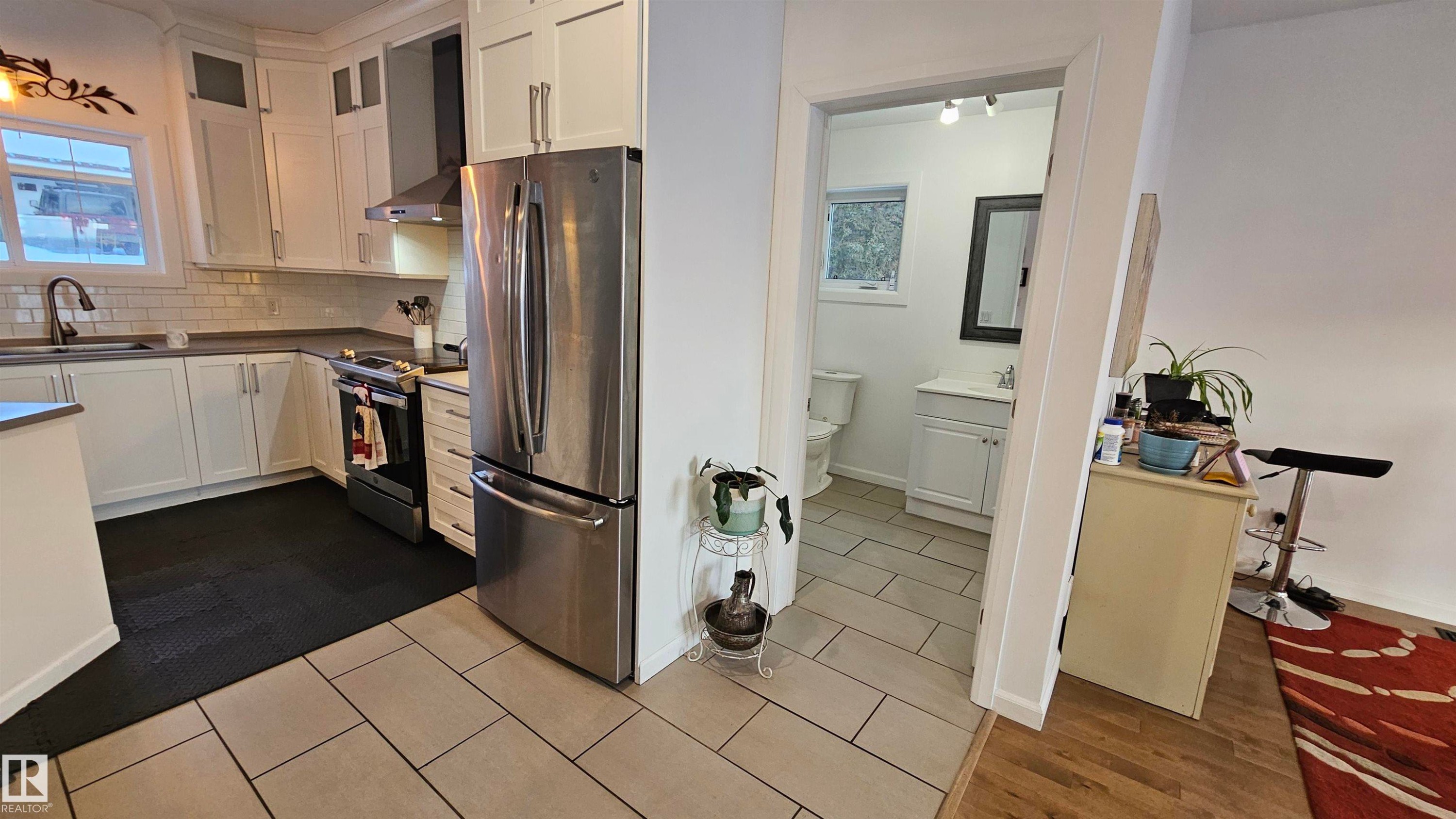 58513 Range Road 231, Rural Thorhild County, AB - Indoor Photo Showing Kitchen With Double Sink