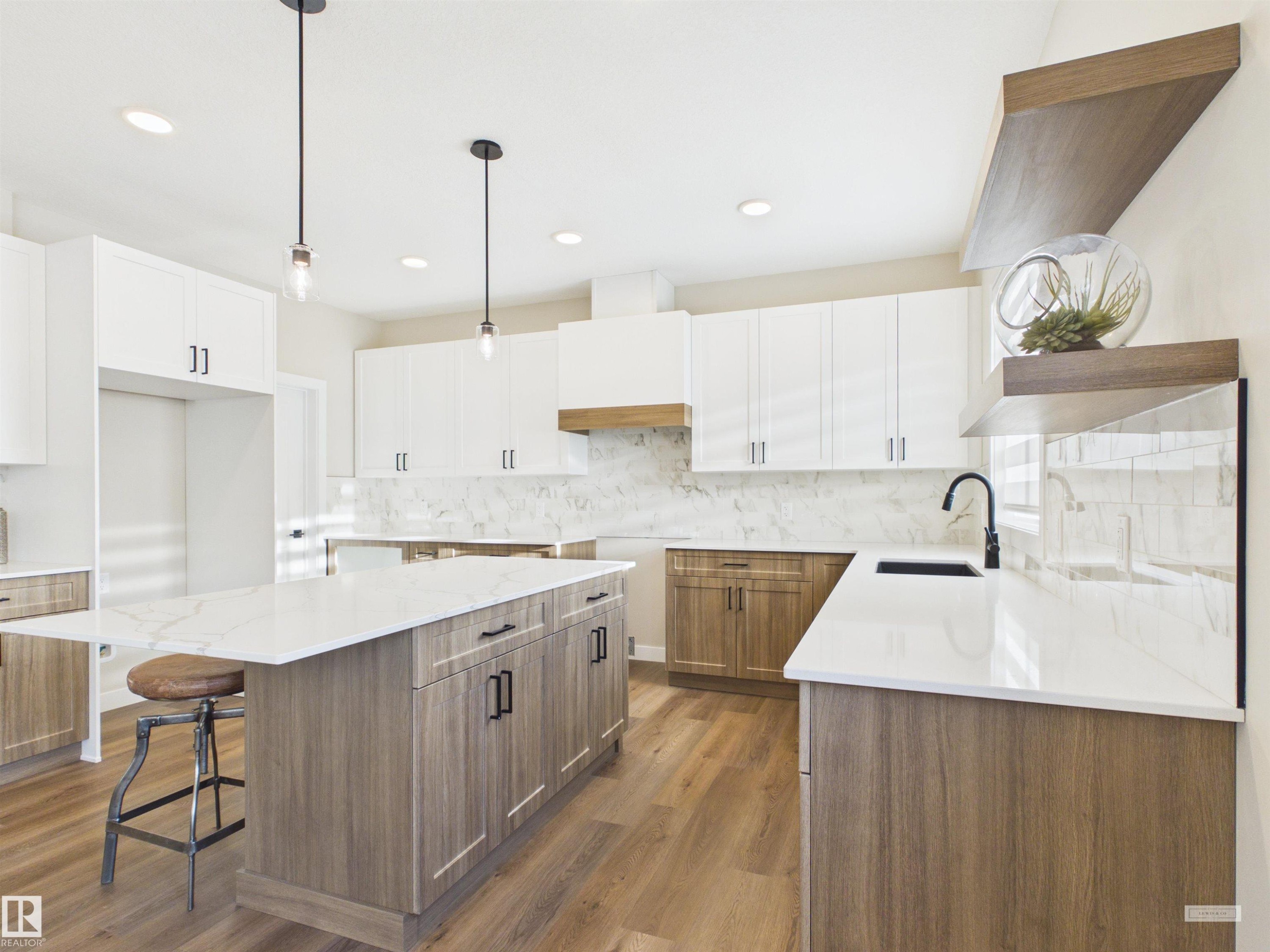 3 Emerson Landing, Spruce Grove, AB - Indoor Photo Showing Kitchen With Upgraded Kitchen