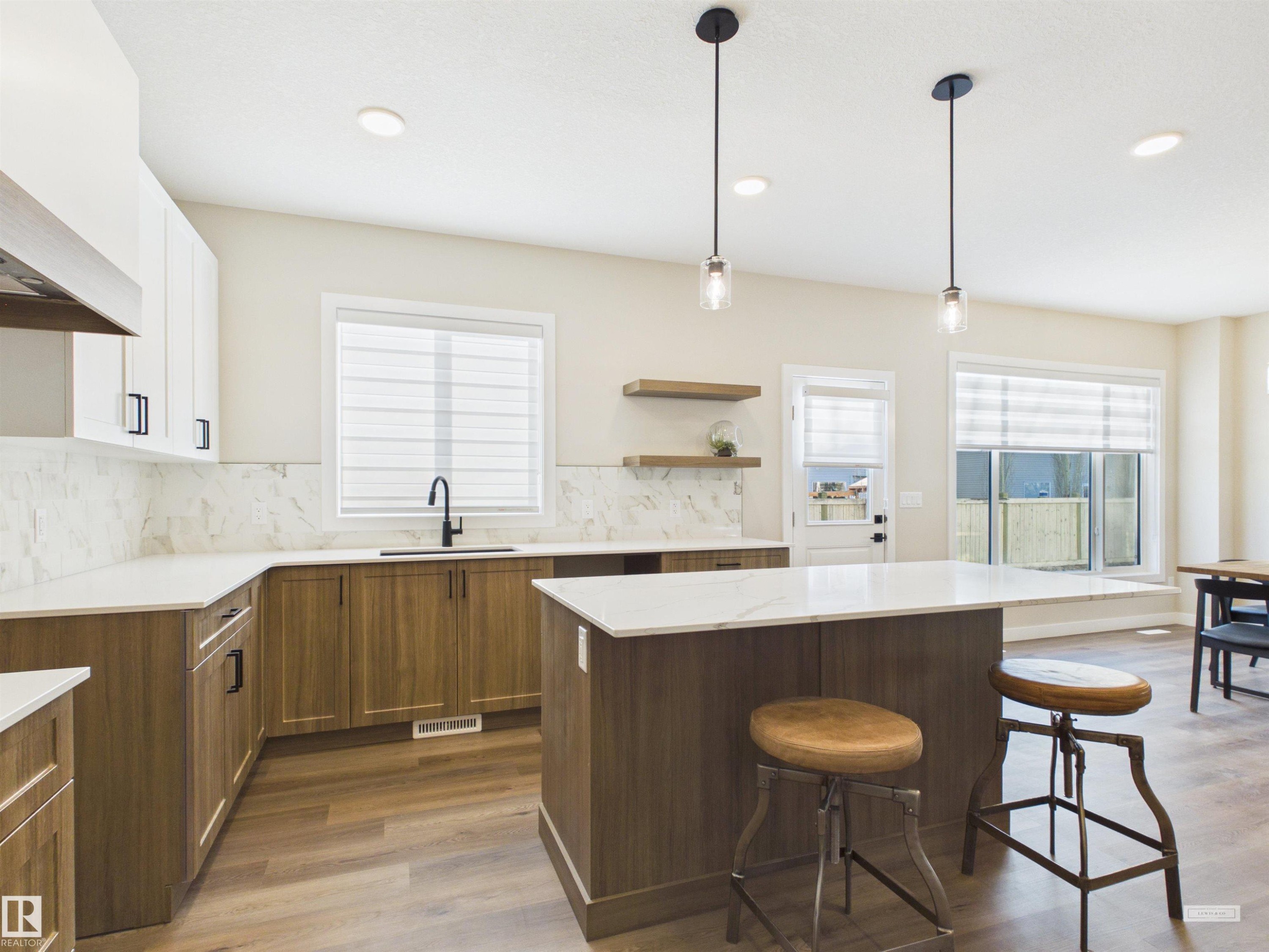 3 Emerson Landing, Spruce Grove, AB - Indoor Photo Showing Kitchen With Upgraded Kitchen