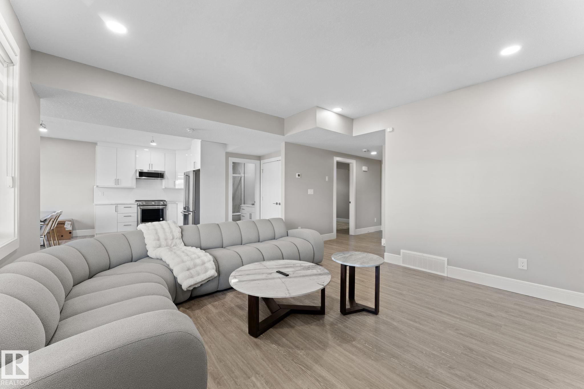 7640 179 Avenue, Edmonton, AB - Indoor Photo Showing Living Room