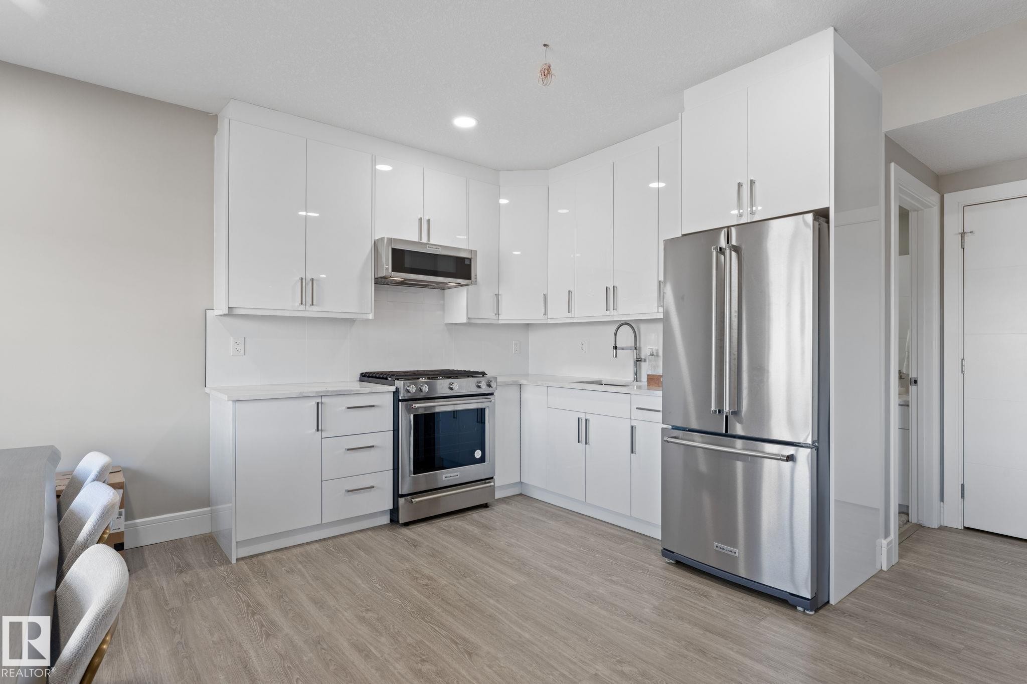 7640 179 Avenue, Edmonton, AB - Indoor Photo Showing Kitchen With Stainless Steel Kitchen
