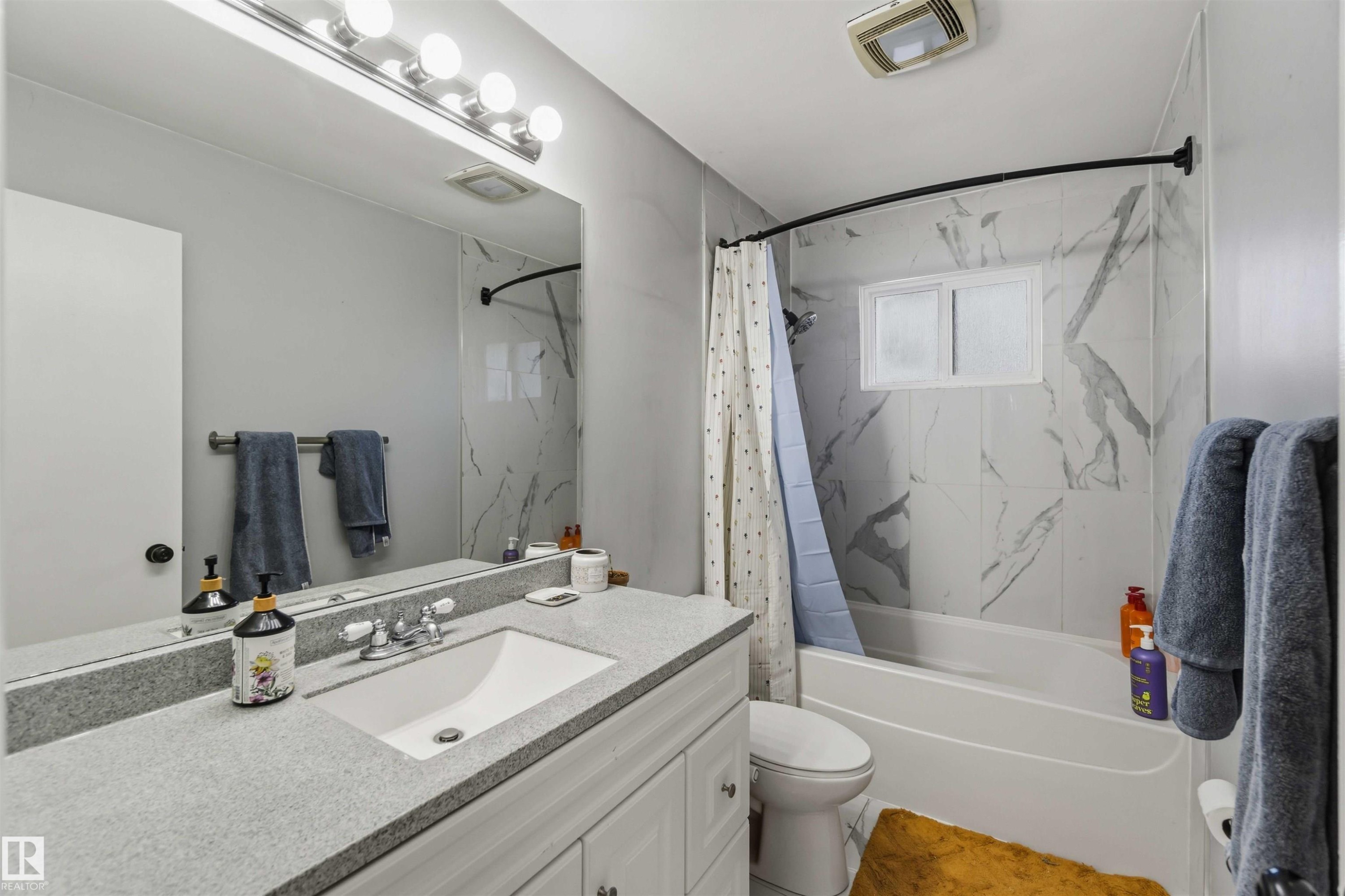 3119 110 Avenue, Edmonton, AB - Indoor Photo Showing Bathroom