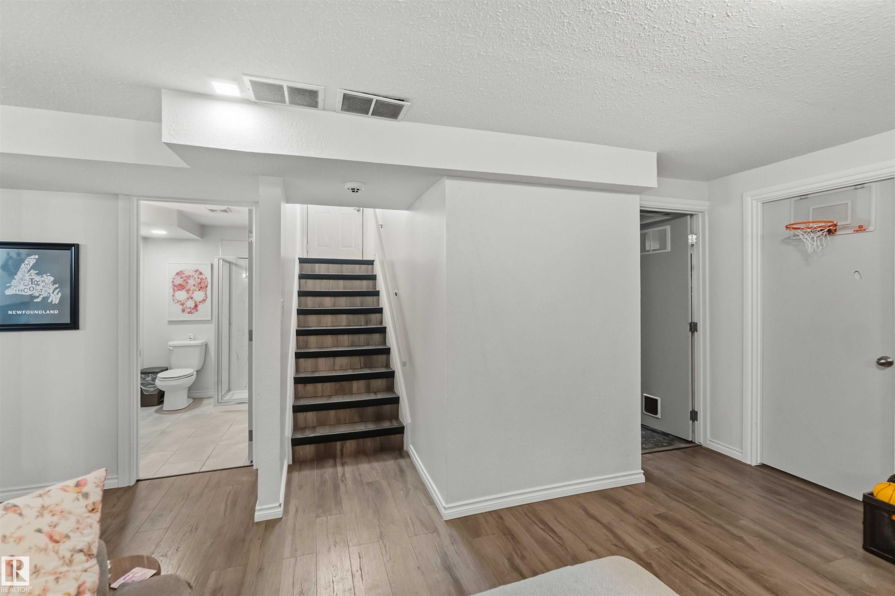 3119 110 Avenue, Edmonton, AB - Indoor