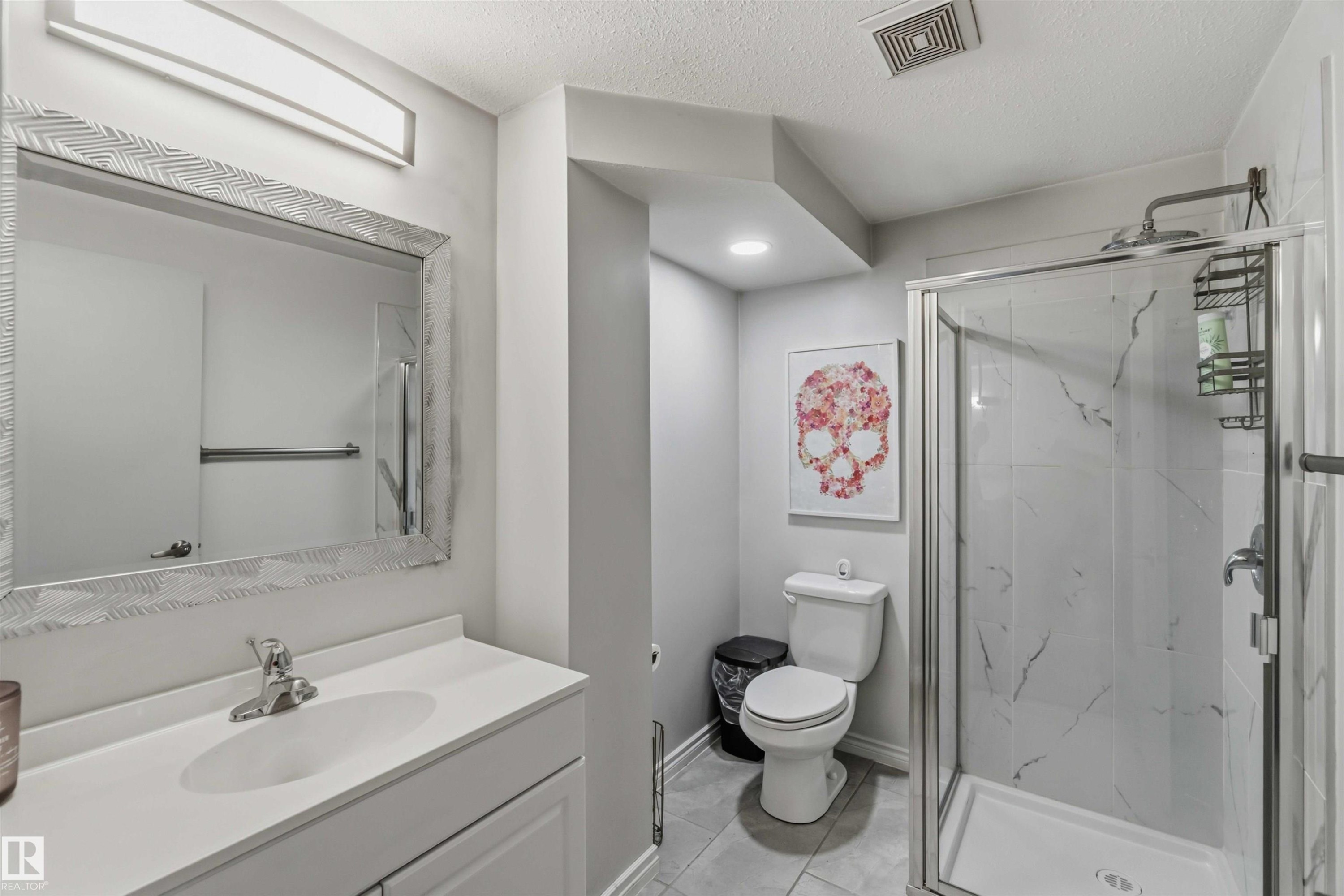 3119 110 Avenue, Edmonton, AB - Indoor Photo Showing Bathroom