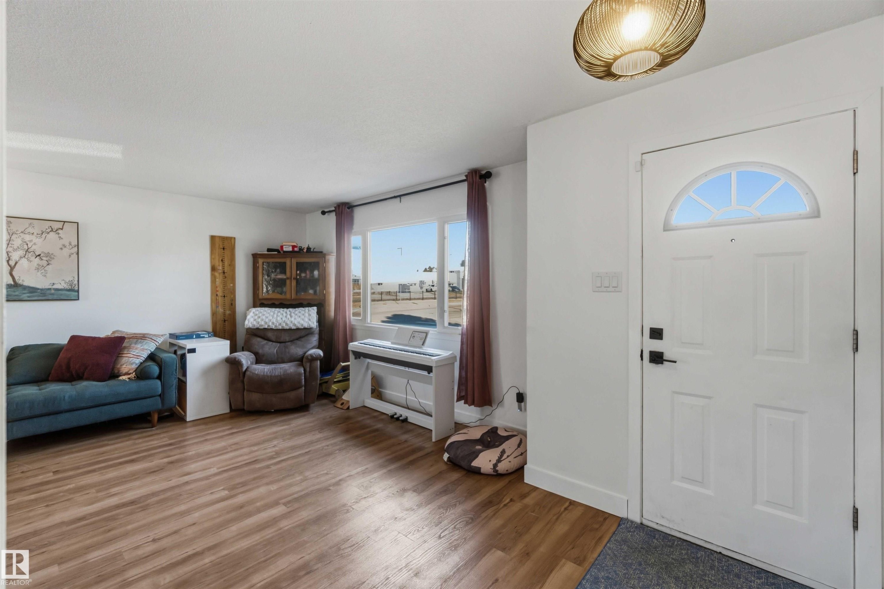 3119 110 Avenue, Edmonton, AB - Indoor Photo Showing Other Room