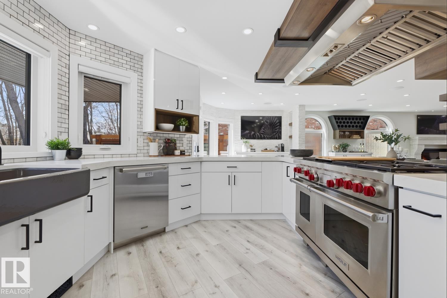 439 Rooney Crescent, Edmonton, AB - Indoor Photo Showing Kitchen