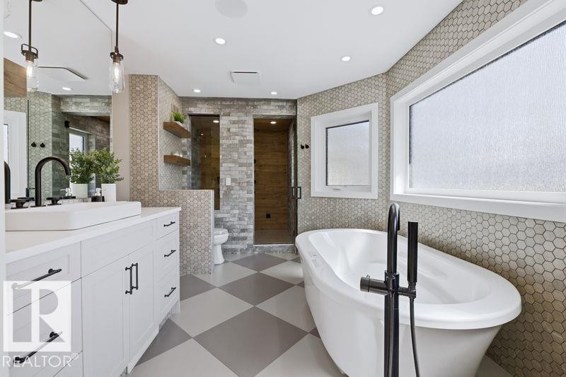 439 Rooney Crescent, Edmonton, AB - Indoor Photo Showing Bathroom