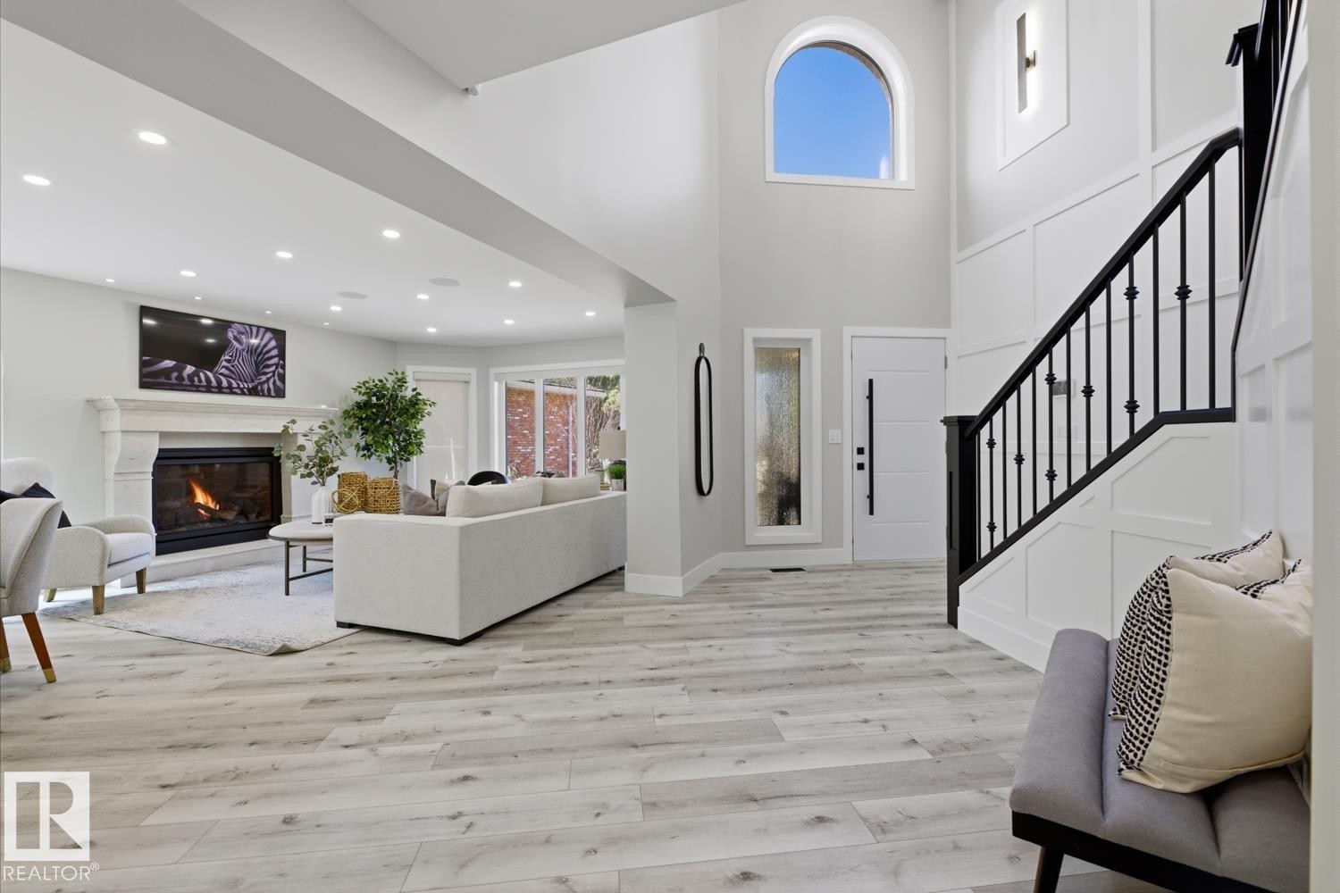 439 Rooney Crescent, Edmonton, AB - Indoor With Fireplace