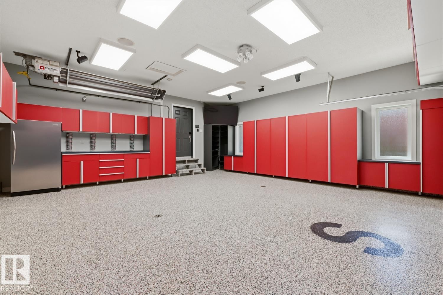 439 Rooney Crescent, Edmonton, AB - Indoor Photo Showing Other Room
