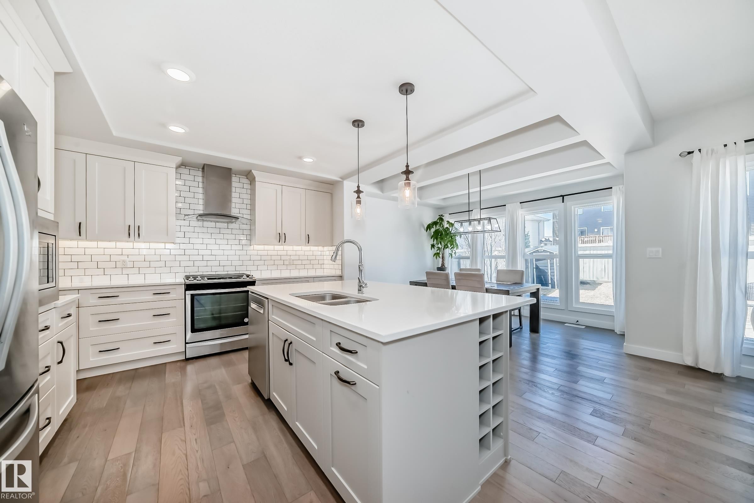 6479 Elston Loop, Edmonton, AB - Indoor Photo Showing Kitchen With Double Sink With Upgraded Kitchen