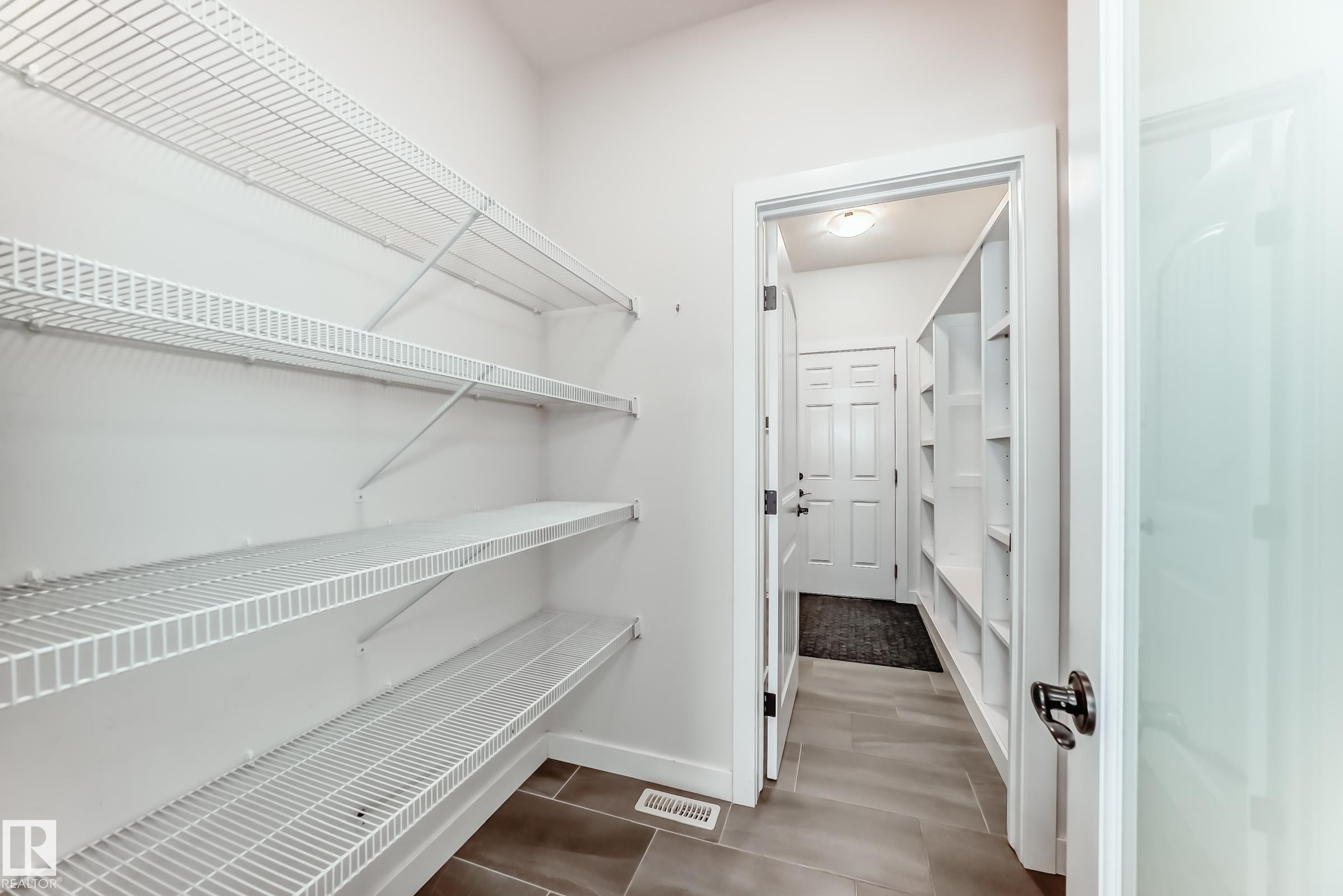 6479 Elston Loop, Edmonton, AB - Indoor With Storage