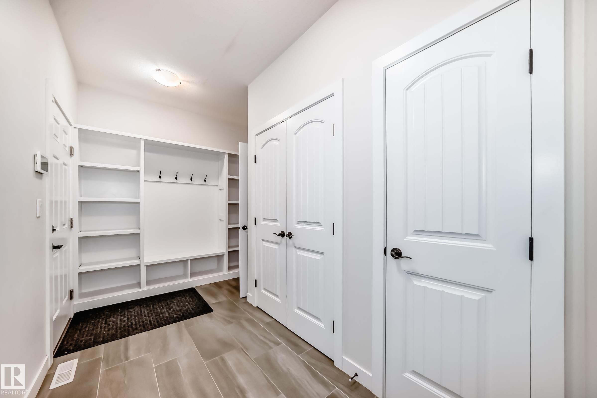6479 Elston Loop, Edmonton, AB - Indoor