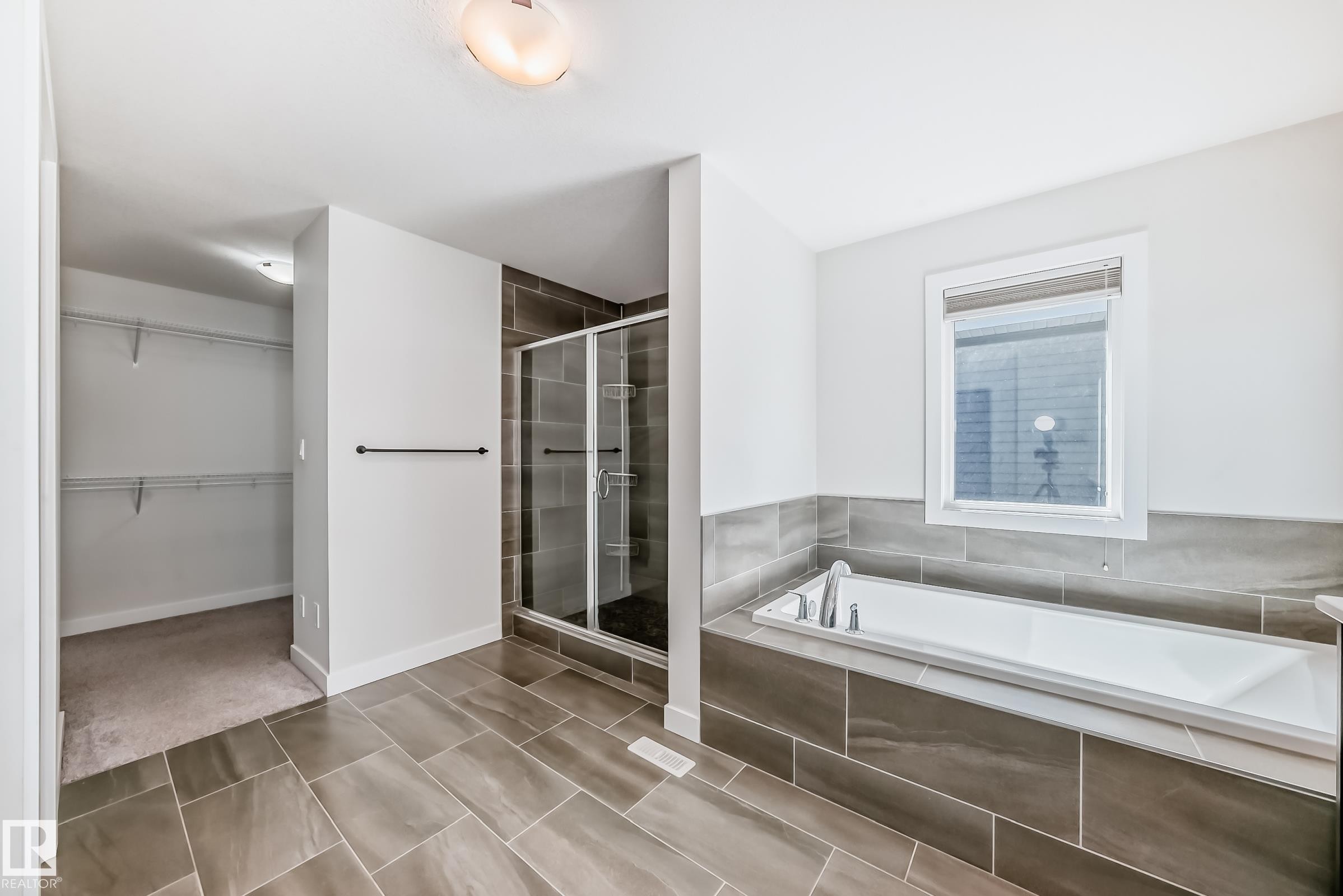6479 Elston Loop, Edmonton, AB - Indoor Photo Showing Bathroom