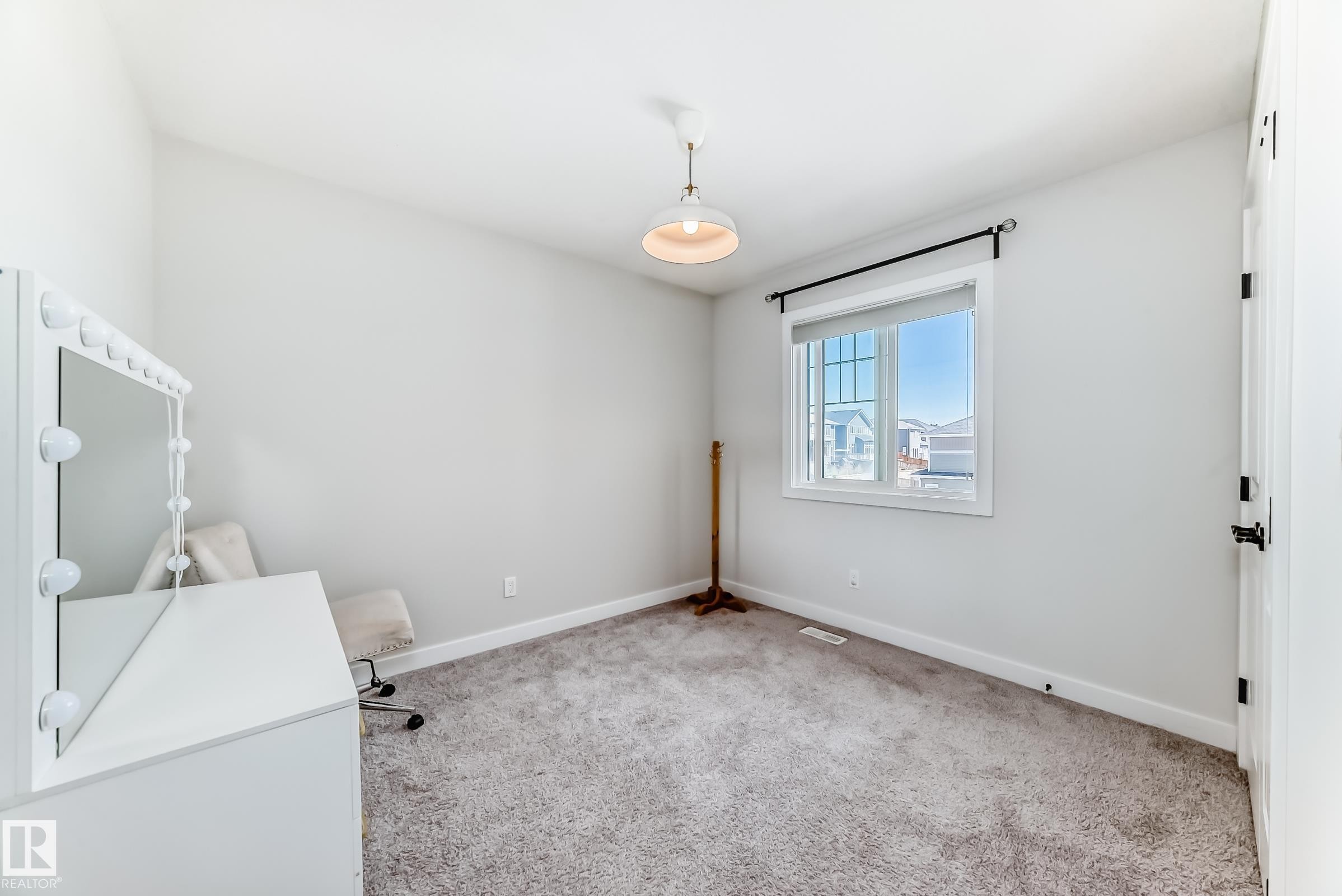 6479 Elston Loop, Edmonton, AB - Indoor Photo Showing Other Room